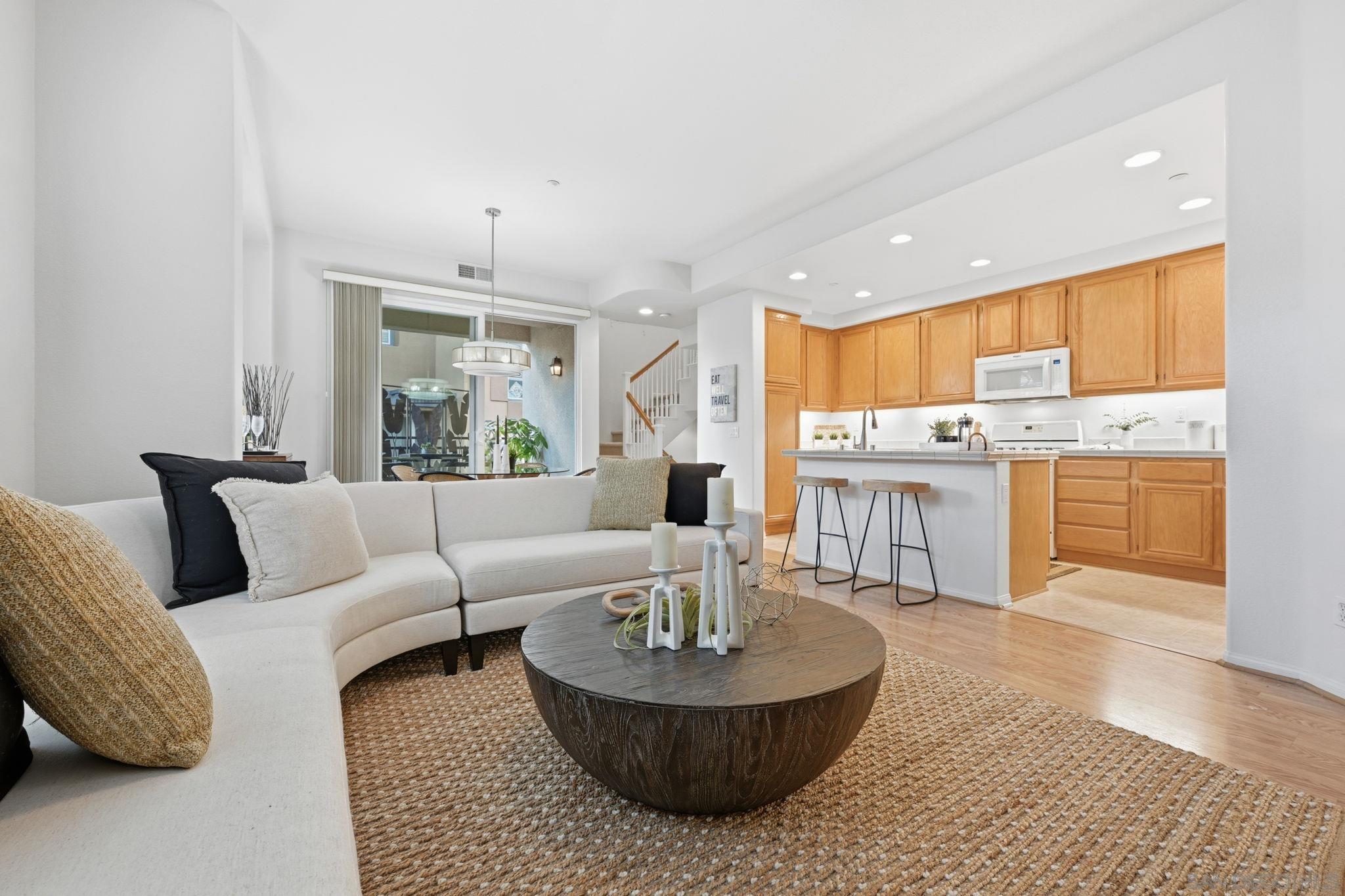 Detail Gallery Image 10 of 32 For 2847  Escala Cir, San Diego,  CA 92108 - 3 Beds | 3 Baths