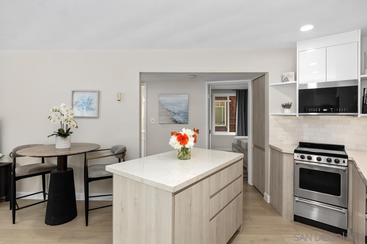 Detail Gallery Image 13 of 27 For 8040  Girard Ave  #2,  La Jolla,  CA 92037 - 2 Beds | 1 Baths