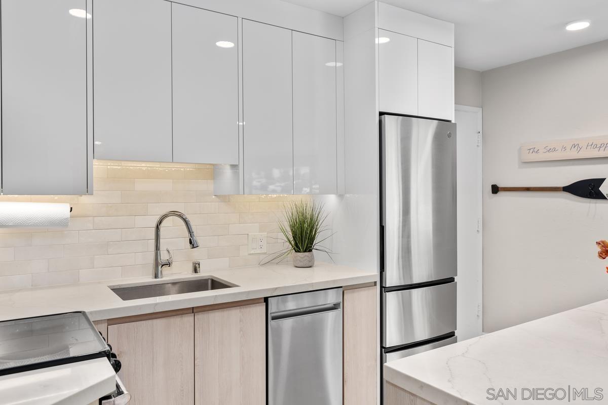 Detail Gallery Image 15 of 27 For 8040  Girard Ave  #2,  La Jolla,  CA 92037 - 2 Beds | 1 Baths