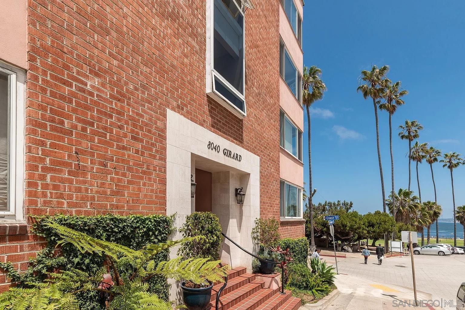 Detail Gallery Image 3 of 27 For 8040  Girard Ave  #2,  La Jolla,  CA 92037 - 2 Beds | 1 Baths