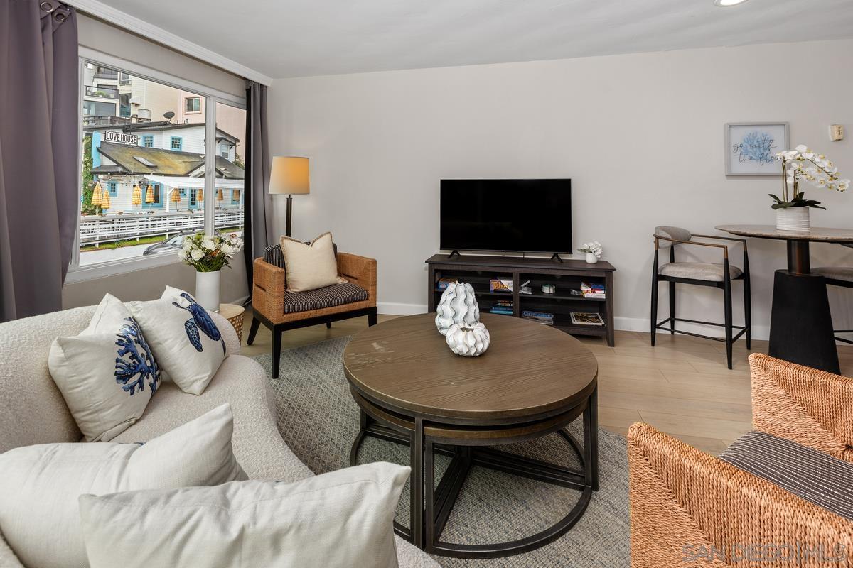 Detail Gallery Image 7 of 27 For 8040  Girard Ave  #2,  La Jolla,  CA 92037 - 2 Beds | 1 Baths