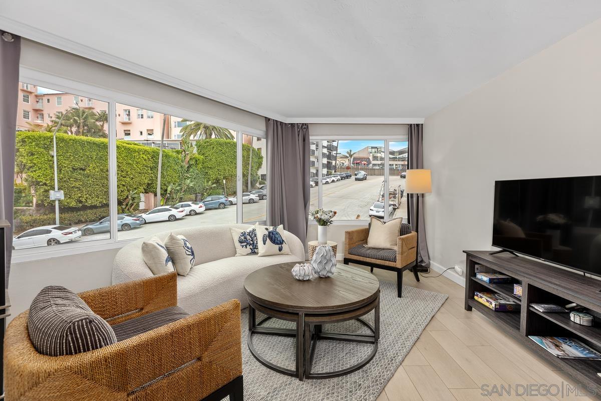 Detail Gallery Image 9 of 27 For 8040  Girard Ave  #2,  La Jolla,  CA 92037 - 2 Beds | 1 Baths