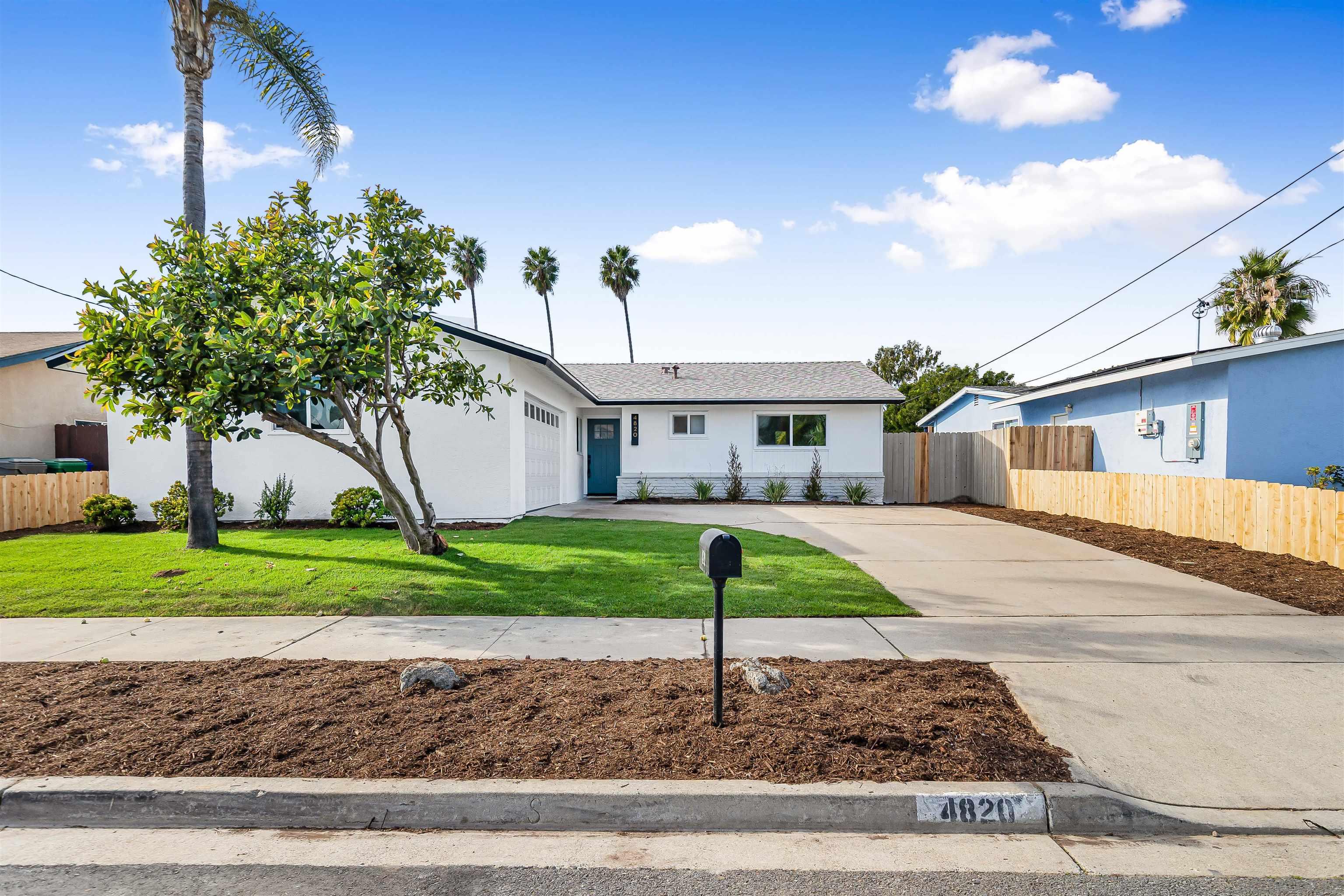 Detail Gallery Image 2 of 28 For 4820  Siesta Dr, Oceanside,  CA 92057 - 3 Beds | 2 Baths