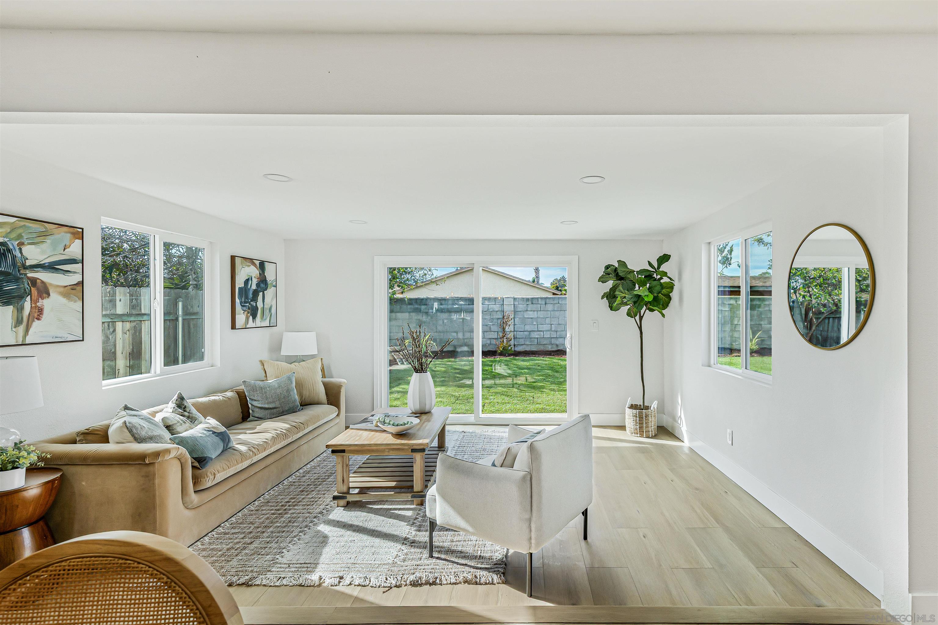 Detail Gallery Image 12 of 28 For 4820  Siesta Dr, Oceanside,  CA 92057 - 3 Beds | 2 Baths