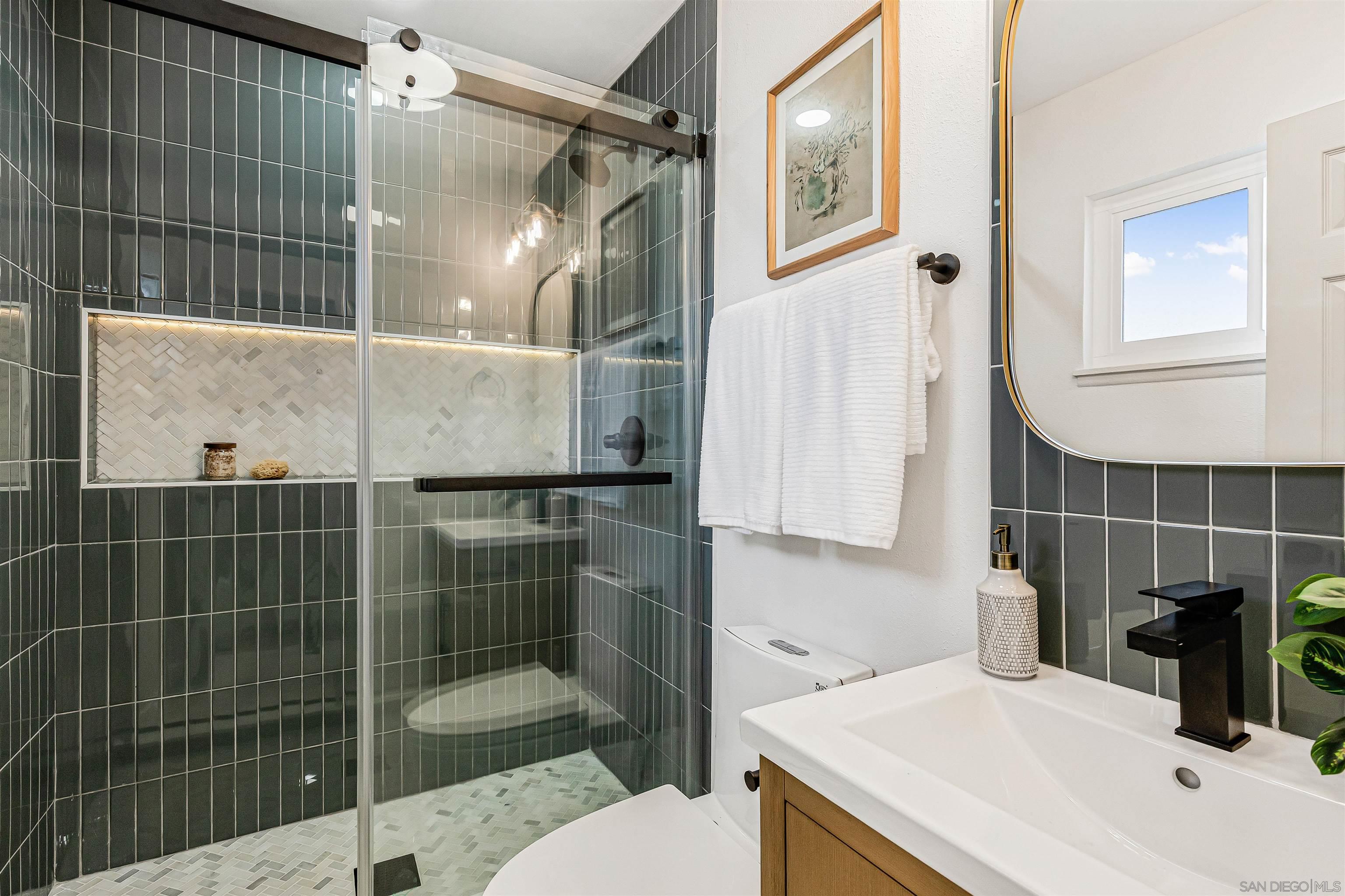 Detail Gallery Image 20 of 28 For 4820  Siesta Dr, Oceanside,  CA 92057 - 3 Beds | 2 Baths