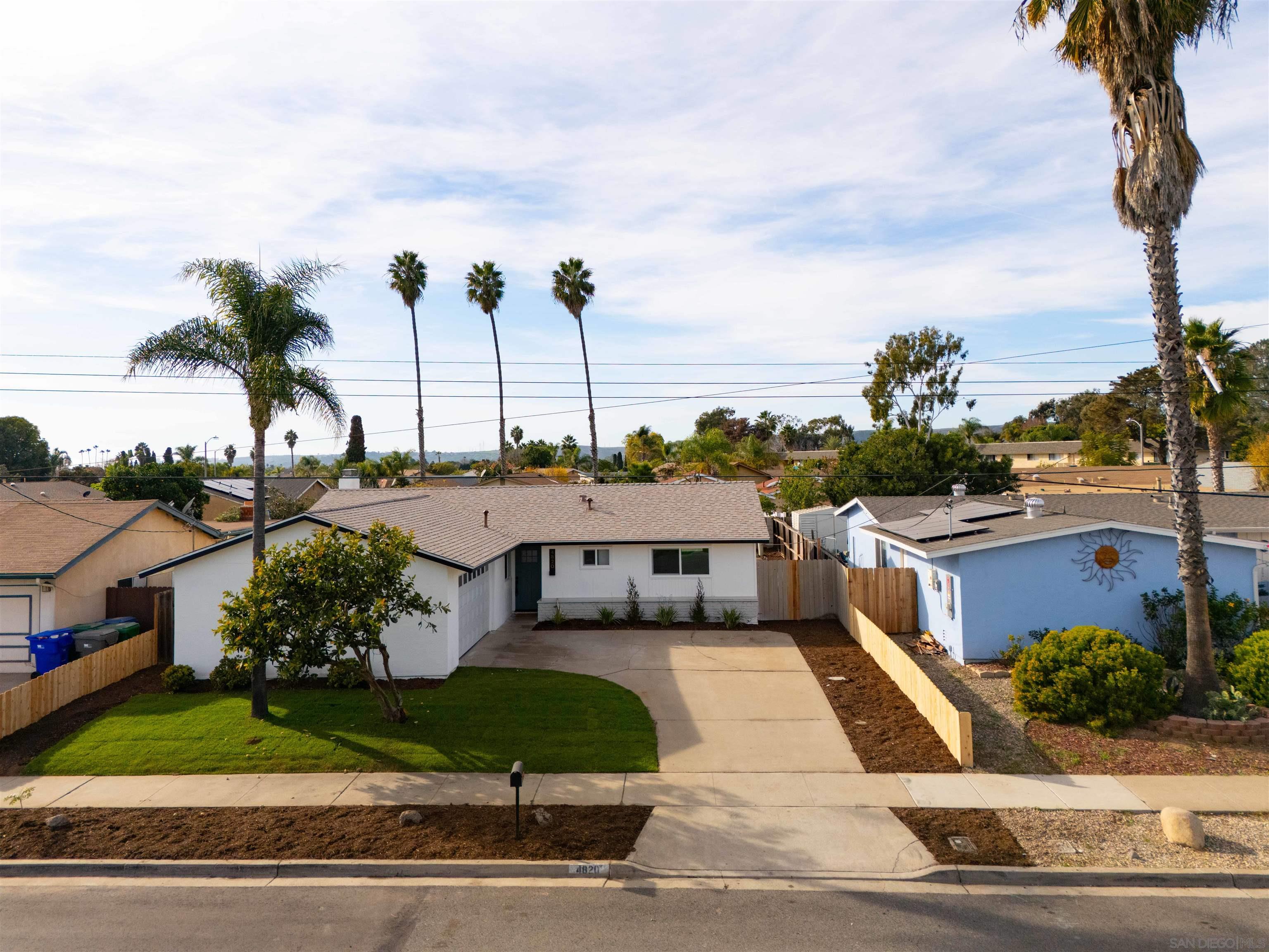 Detail Gallery Image 3 of 28 For 4820  Siesta Dr, Oceanside,  CA 92057 - 3 Beds | 2 Baths
