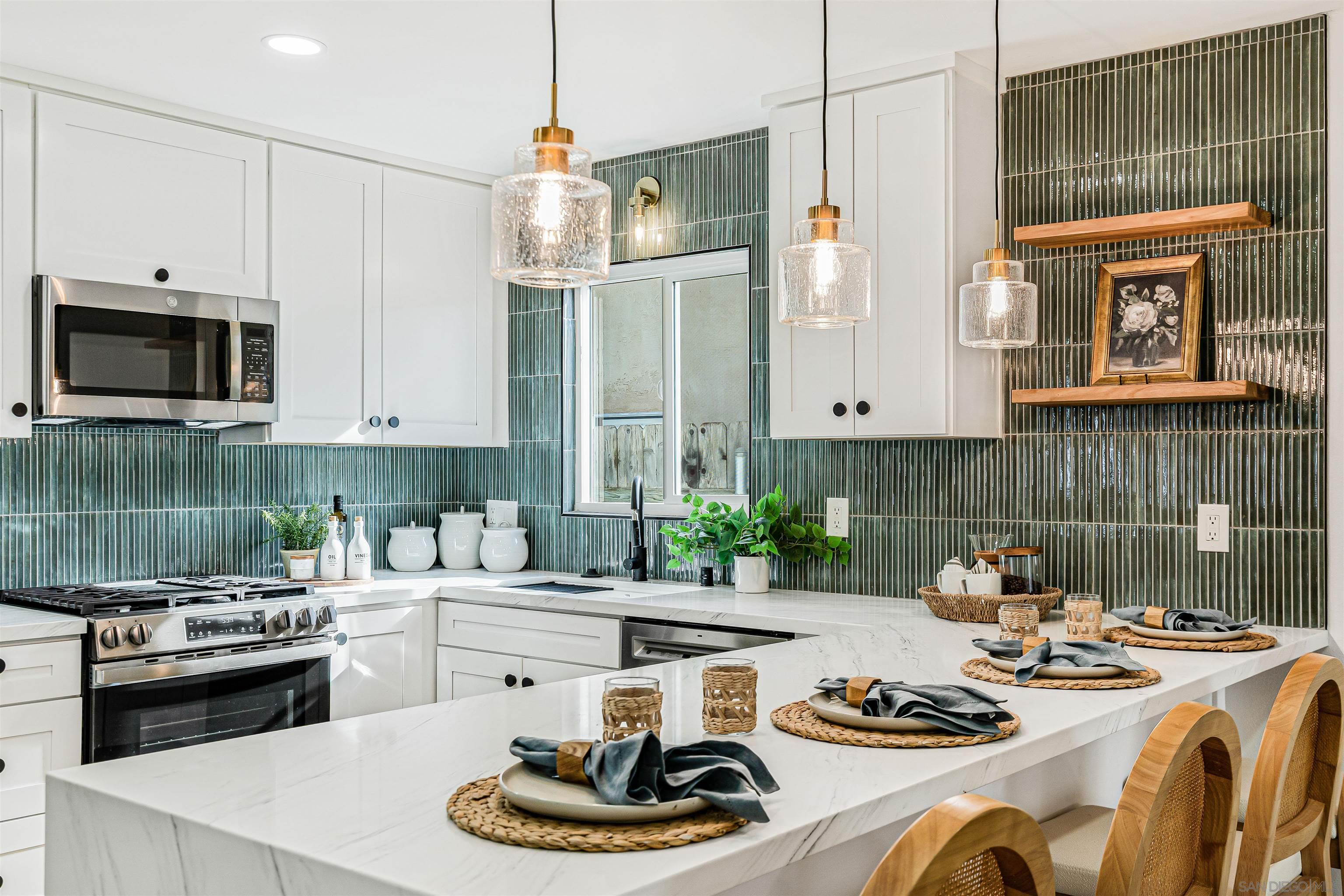 Detail Gallery Image 7 of 28 For 4820  Siesta Dr, Oceanside,  CA 92057 - 3 Beds | 2 Baths