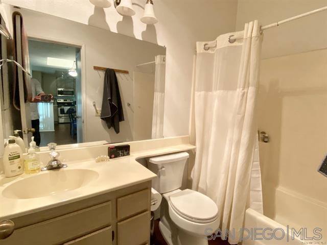 Detail Gallery Image 6 of 11 For 2020  Camino De La Reina  204, San Diego,  CA 92108 - 2 Beds | 2 Baths