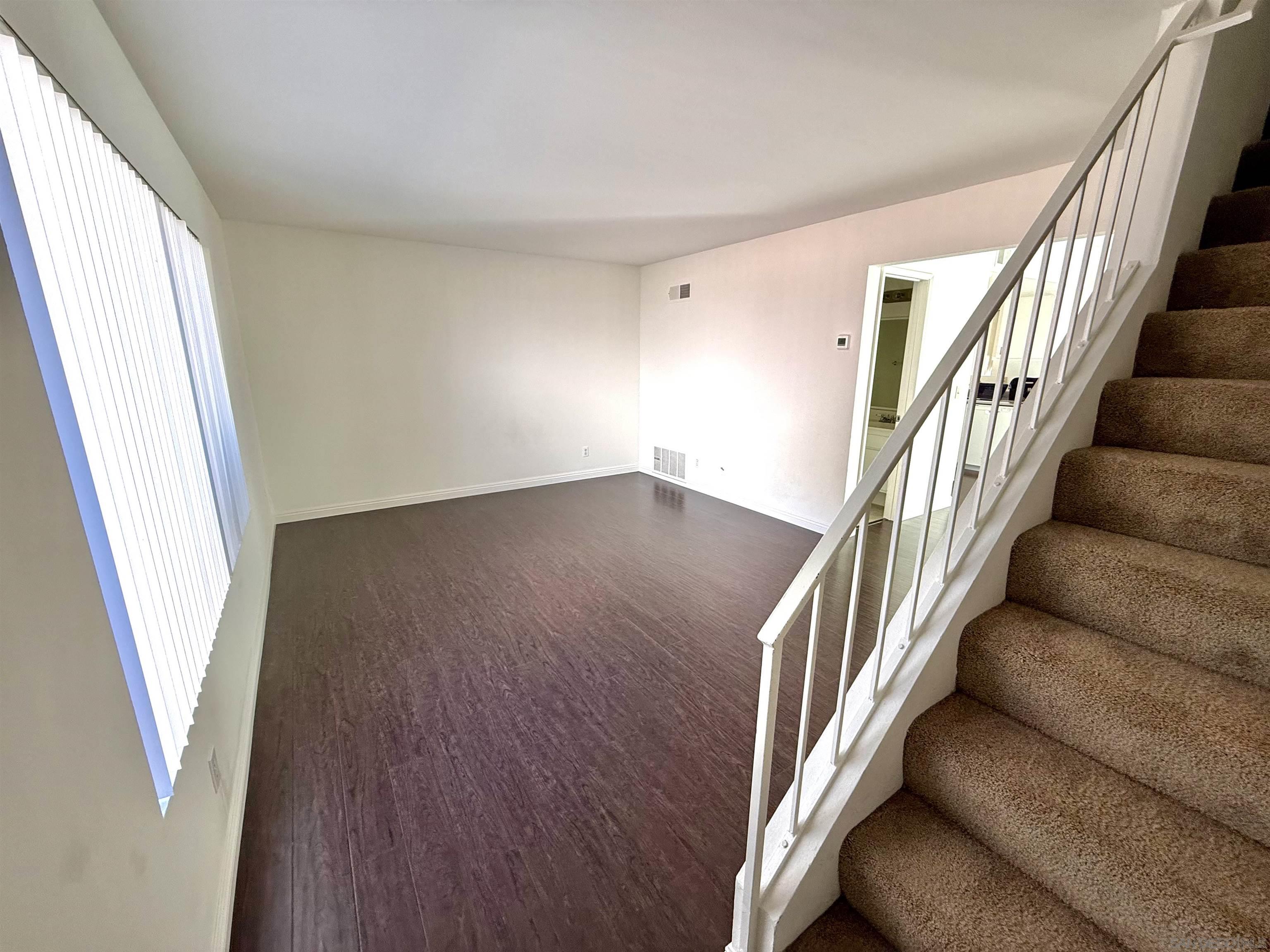 Front Image Thumbnail for SD2600765