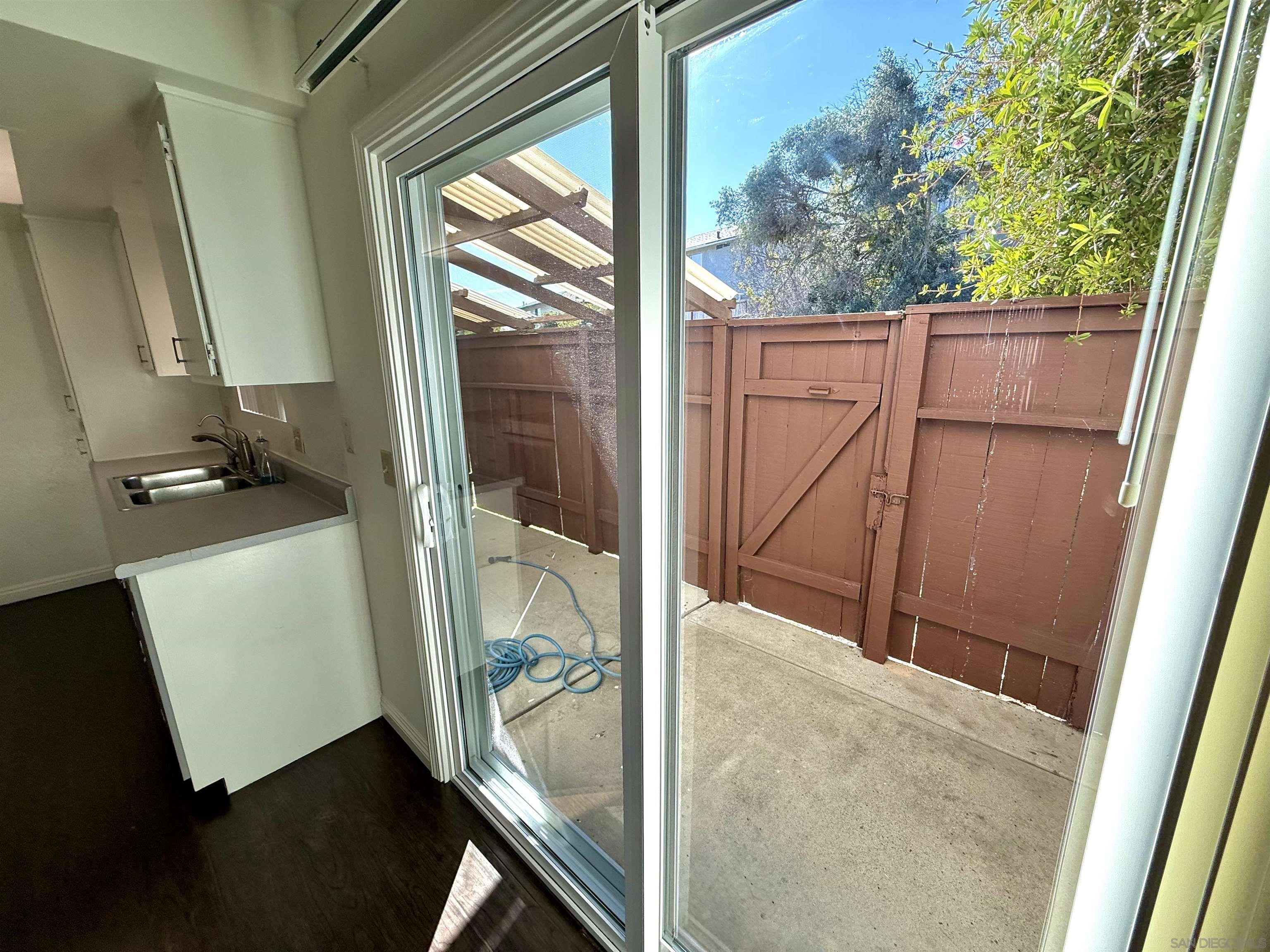 Detail Gallery Image 4 of 11 For 2139  via Esmarca, Oceanside,  CA 92054 - 2 Beds | 1/1 Baths