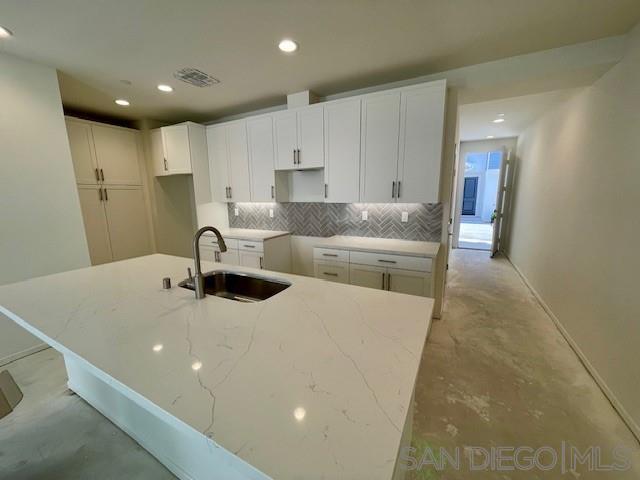 Detail Gallery Image 7 of 10 For 7825  Cypress Dr, Santee,  CA 92071 - 3 Beds | 2/1 Baths