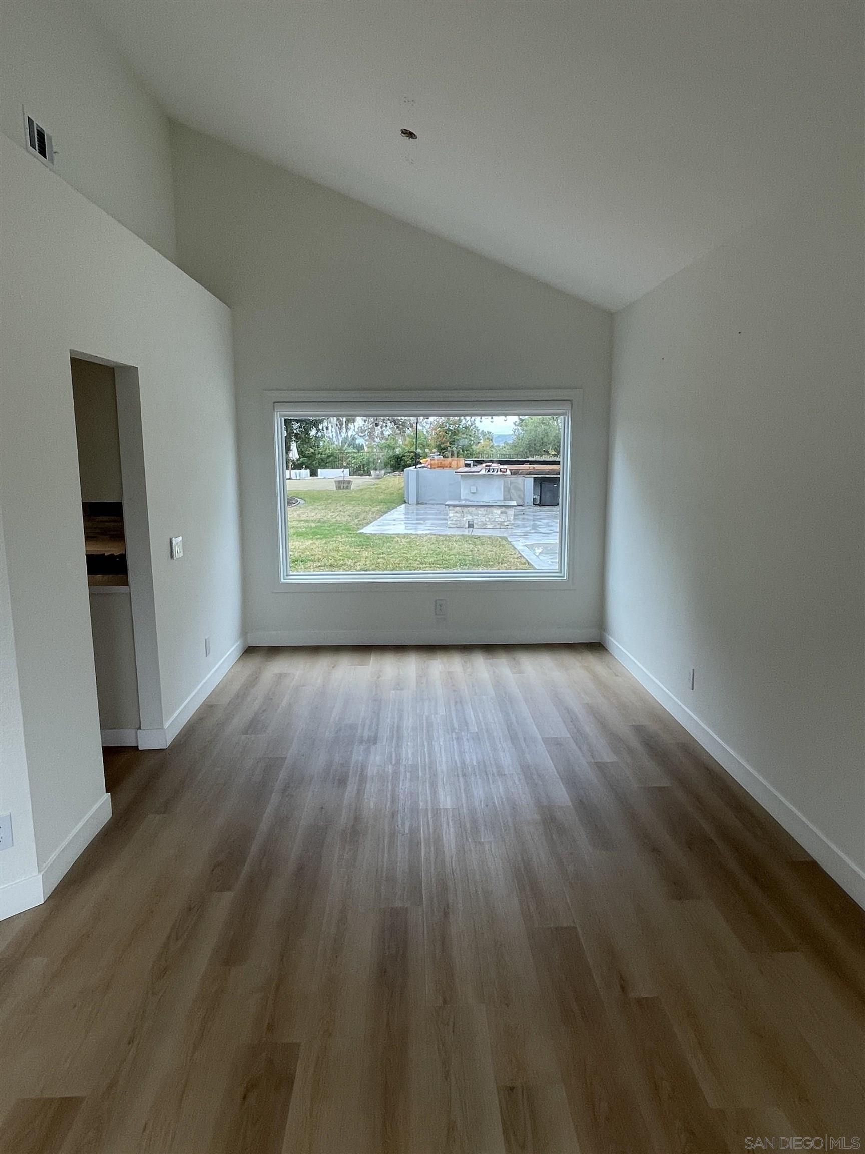 Detail Gallery Image 11 of 21 For 5284  Rosewood Dr., Oceanside,  CA 92056 - 3 Beds | 2/1 Baths