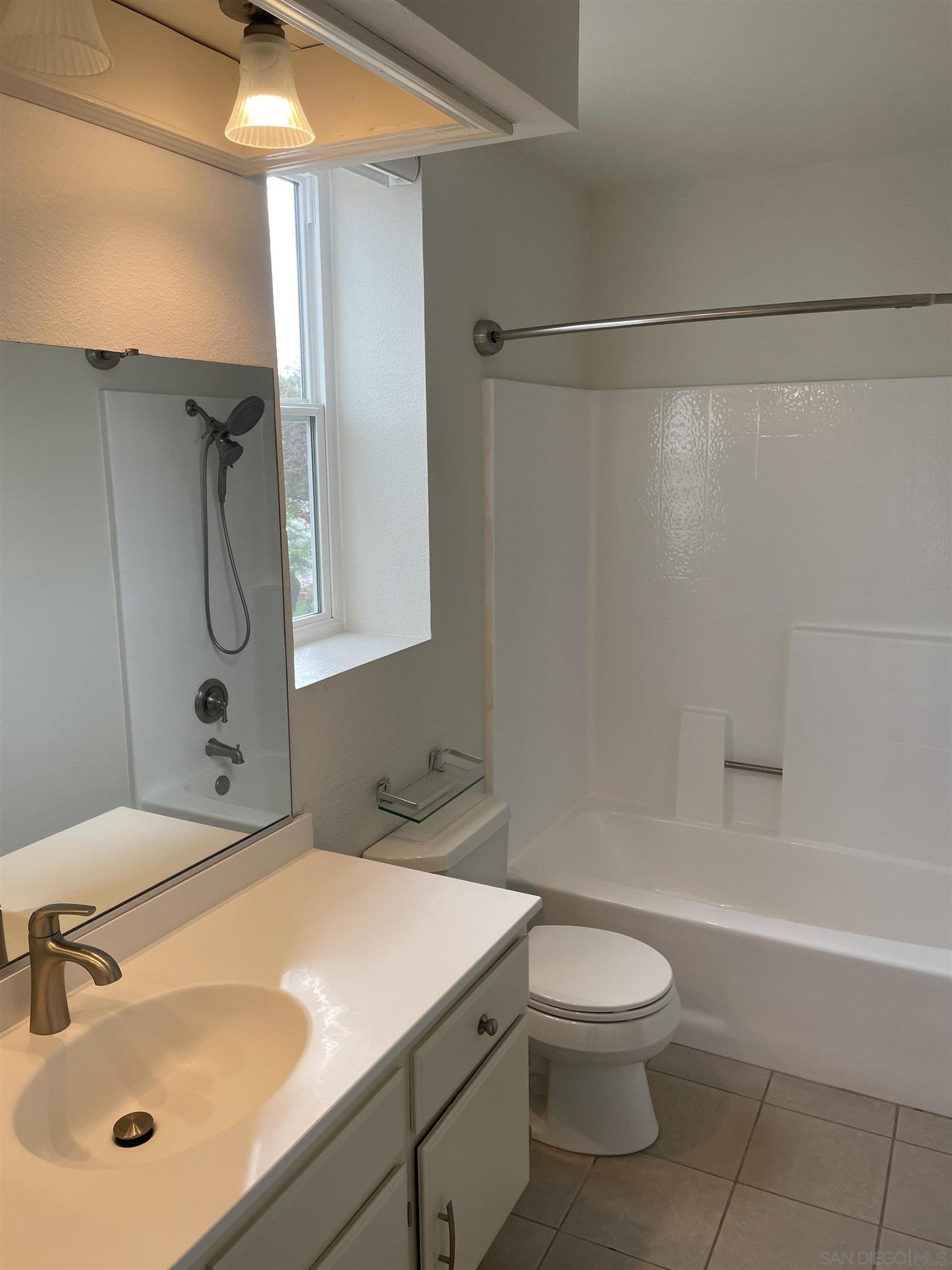 Detail Gallery Image 14 of 21 For 5284  Rosewood Dr., Oceanside,  CA 92056 - 3 Beds | 2/1 Baths