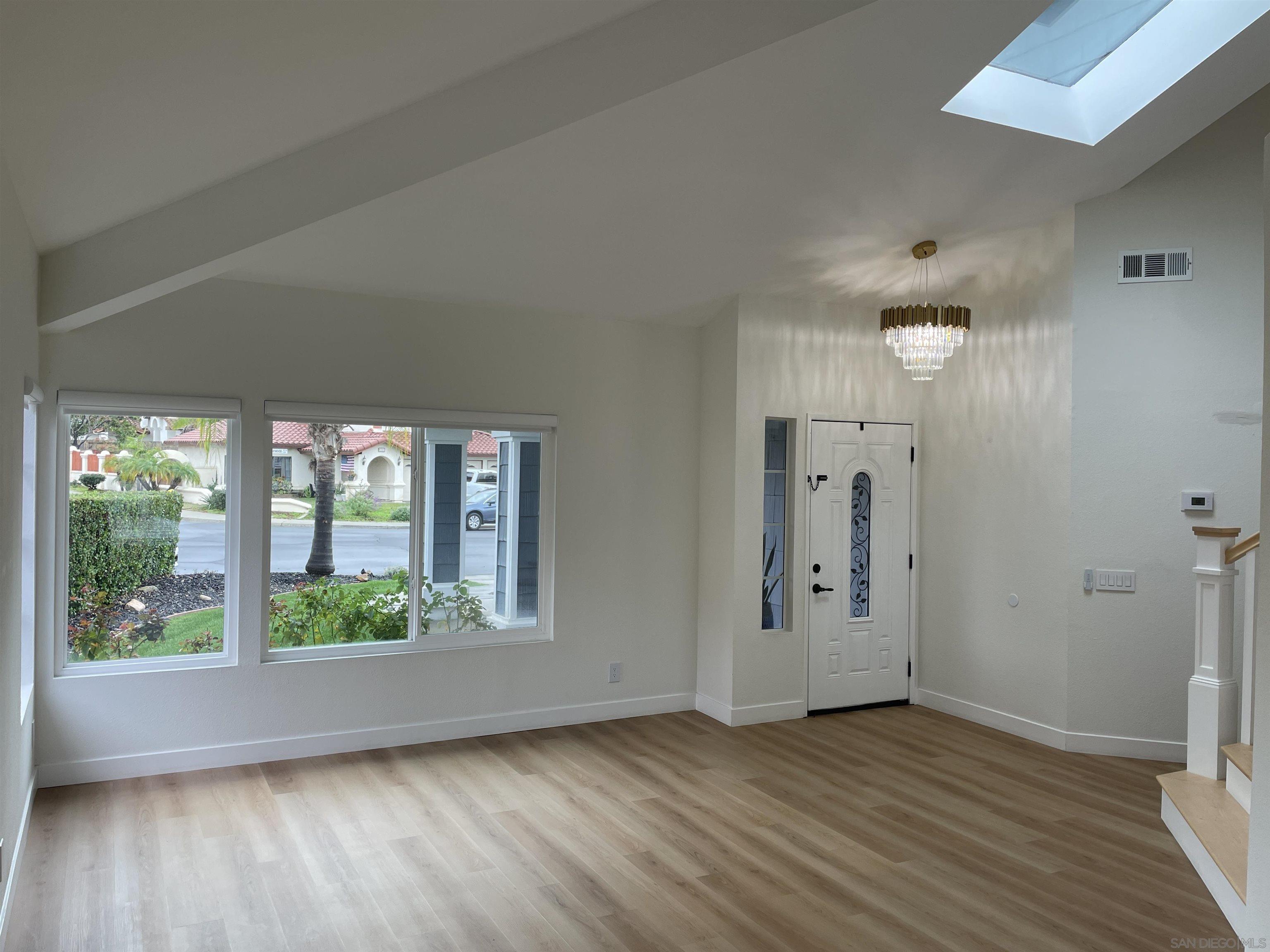 Detail Gallery Image 8 of 21 For 5284  Rosewood Dr., Oceanside,  CA 92056 - 3 Beds | 2/1 Baths