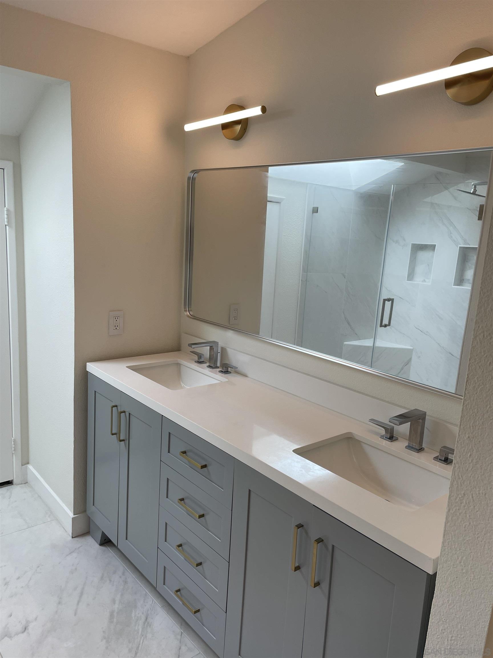 Detail Gallery Image 10 of 21 For 5284  Rosewood Dr., Oceanside,  CA 92056 - 3 Beds | 2/1 Baths