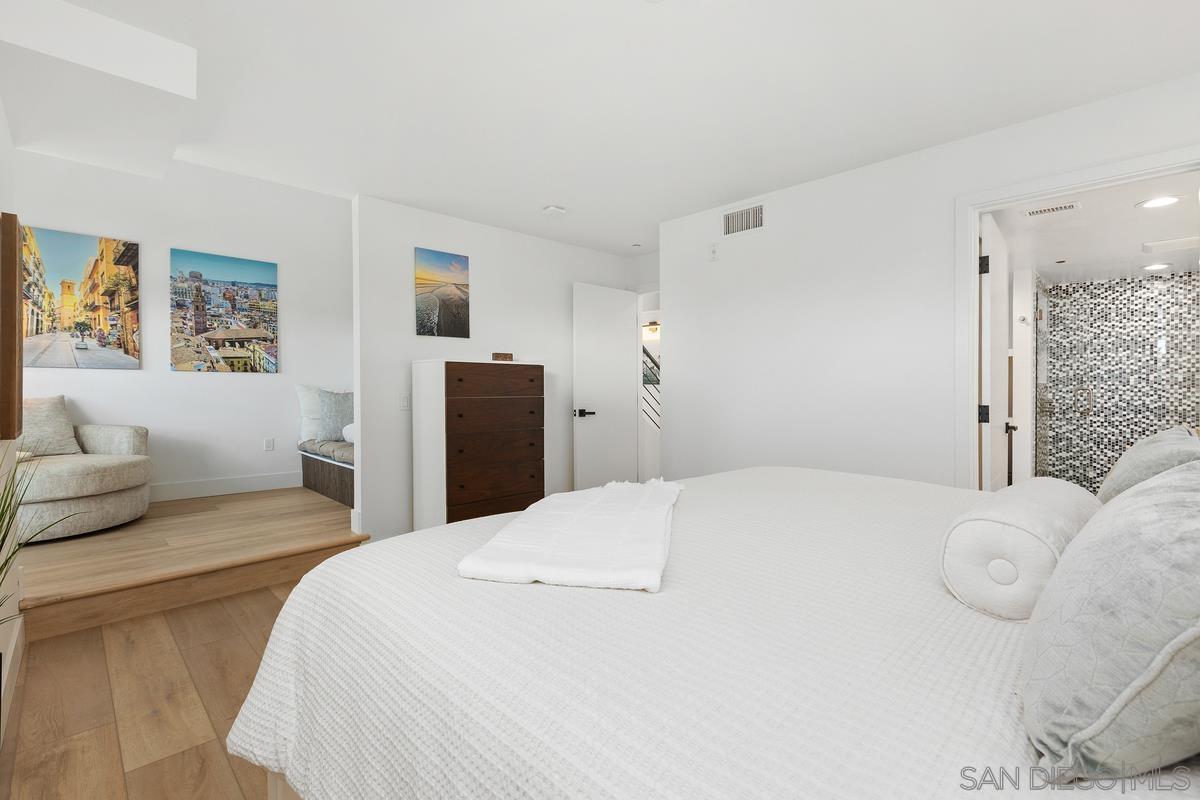 Detail Gallery Image 18 of 40 For 401 N Coast Hwy  #303,  Oceanside,  CA 92054 - 3 Beds | 3 Baths