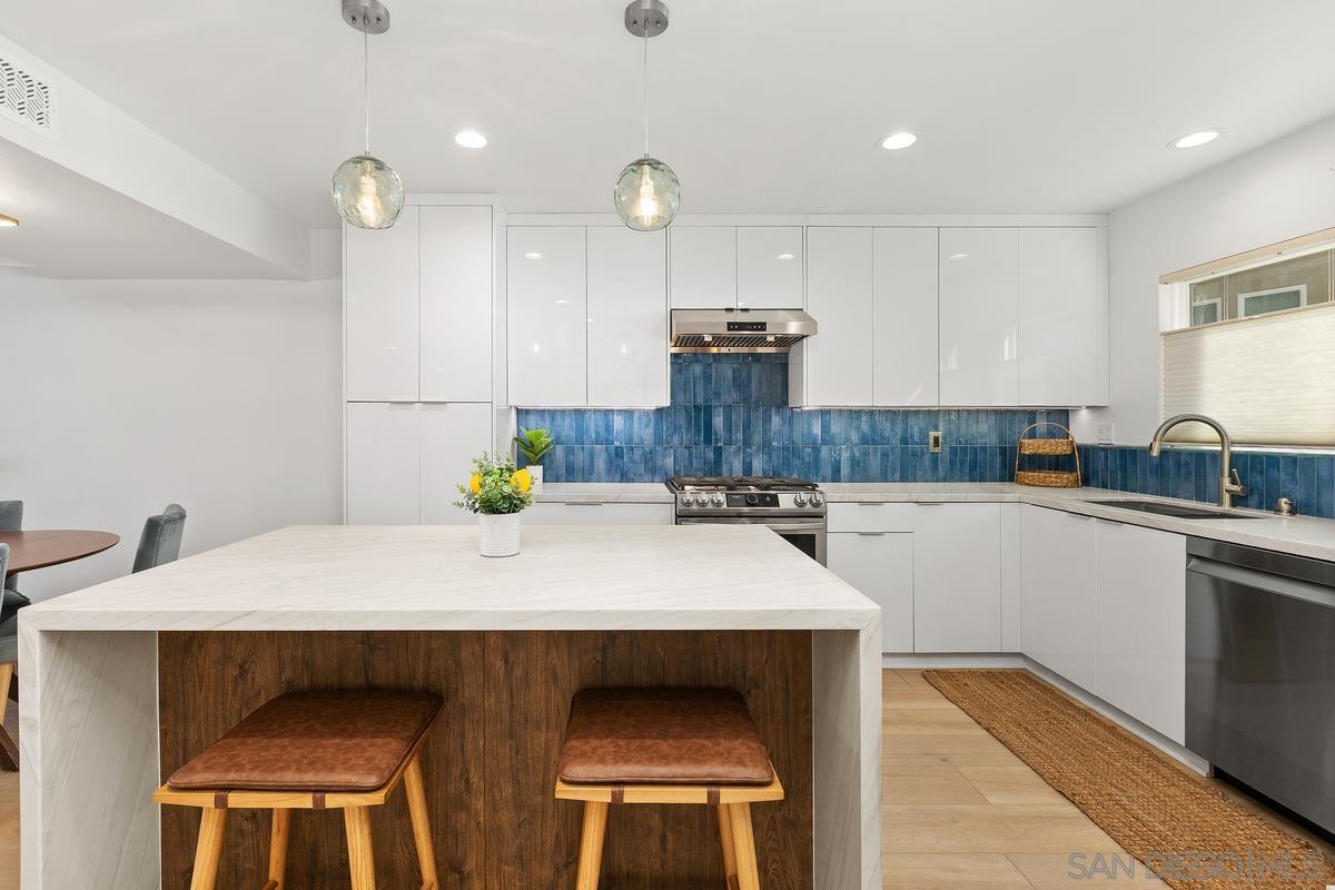 Detail Gallery Image 4 of 40 For 401 N Coast Hwy  #303,  Oceanside,  CA 92054 - 3 Beds | 3 Baths