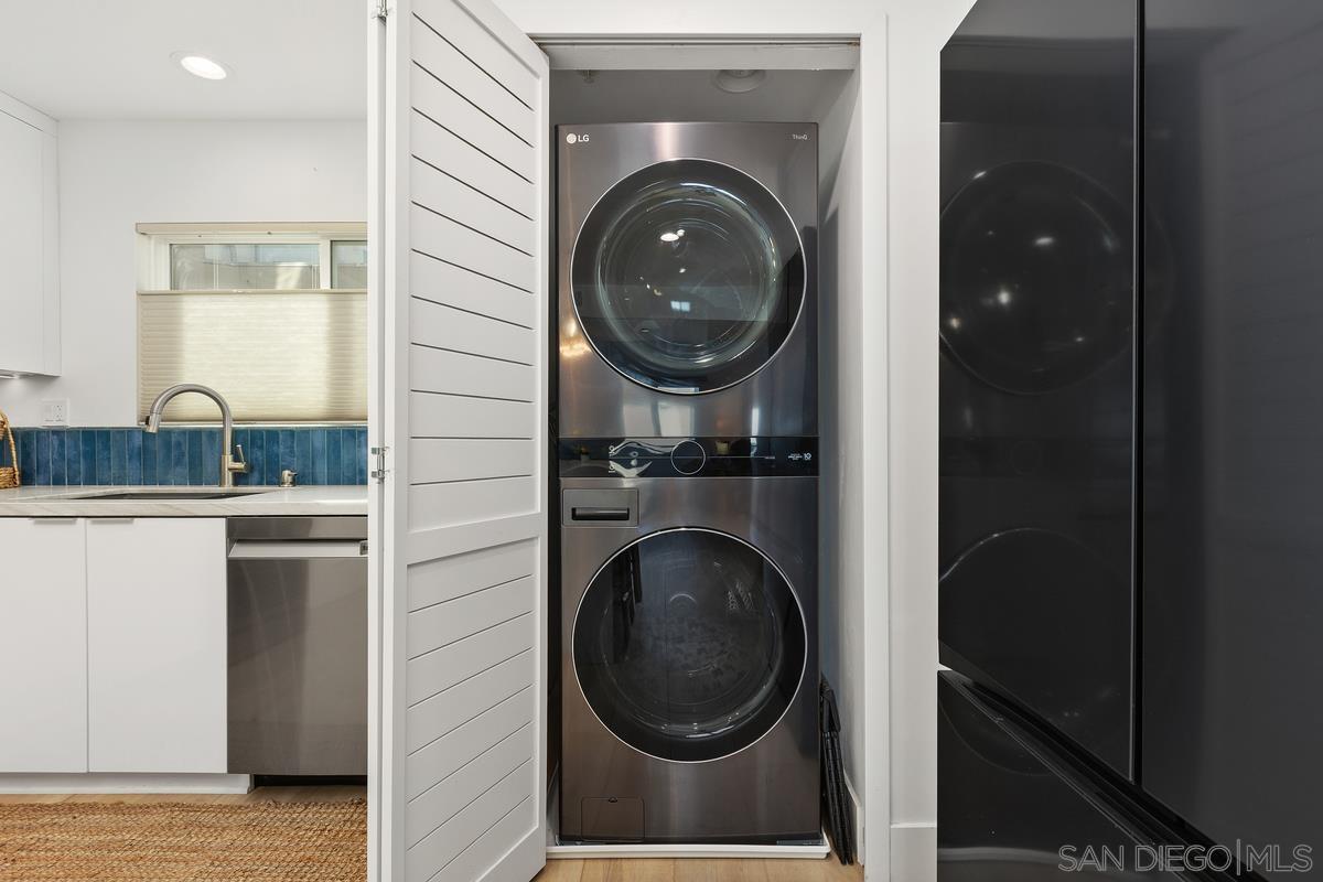 Detail Gallery Image 7 of 40 For 401 N Coast Hwy  #303,  Oceanside,  CA 92054 - 3 Beds | 3 Baths