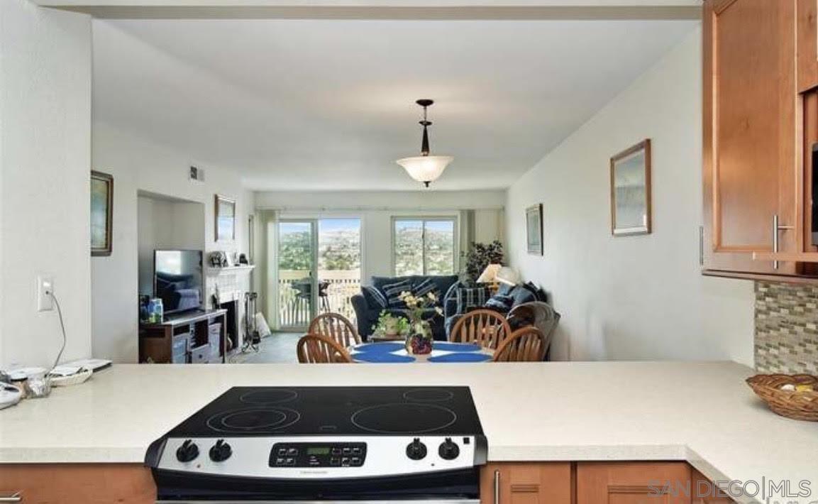 Detail Gallery Image 3 of 20 For 6371  Rancho Mission Rd  10, San Diego,  CA 92108 - 2 Beds | 2 Baths