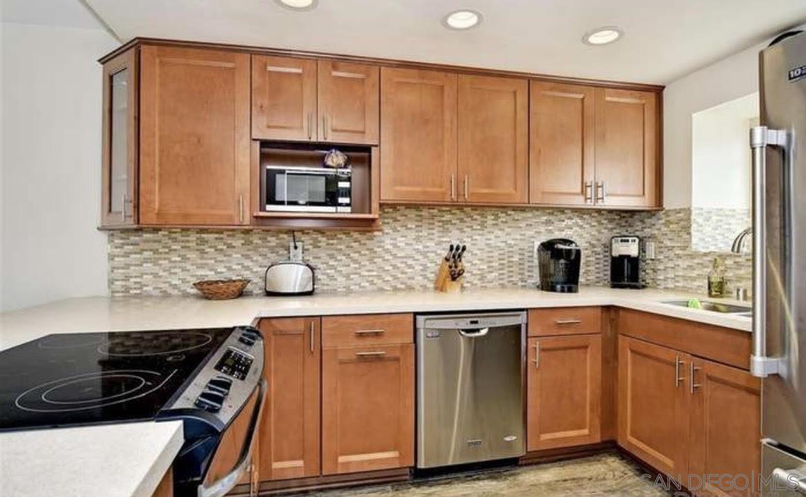 Detail Gallery Image 4 of 20 For 6371  Rancho Mission Rd  10, San Diego,  CA 92108 - 2 Beds | 2 Baths