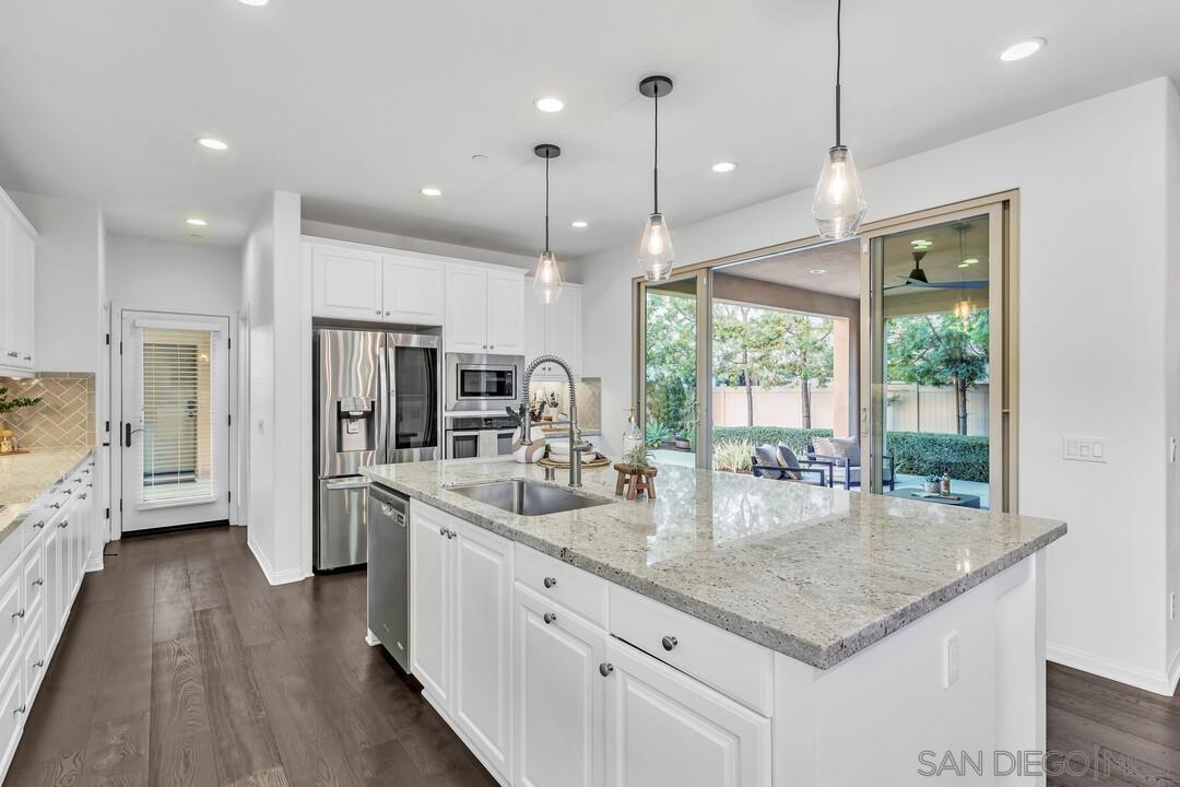 Detail Gallery Image 17 of 52 For 3035  Starry Night Dr, Escondido,  CA 92029 - 5 Beds | 4/1 Baths