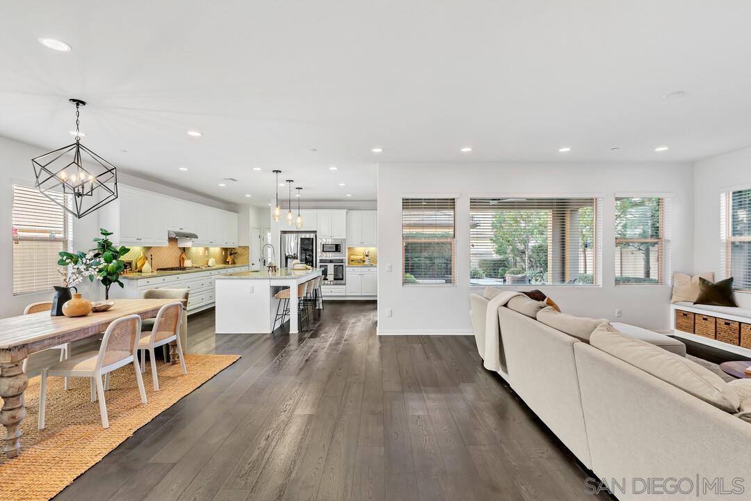 Detail Gallery Image 10 of 52 For 3035  Starry Night Dr, Escondido,  CA 92029 - 5 Beds | 4/1 Baths