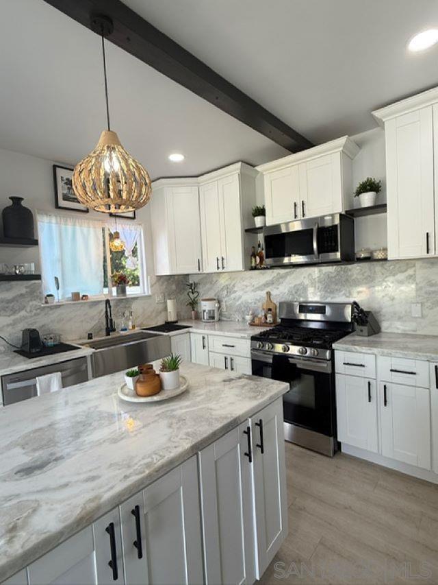 Detail Gallery Image 3 of 30 For 15851  Riparian Road, Poway,  CA 92064 - 1 Beds | 2 Baths