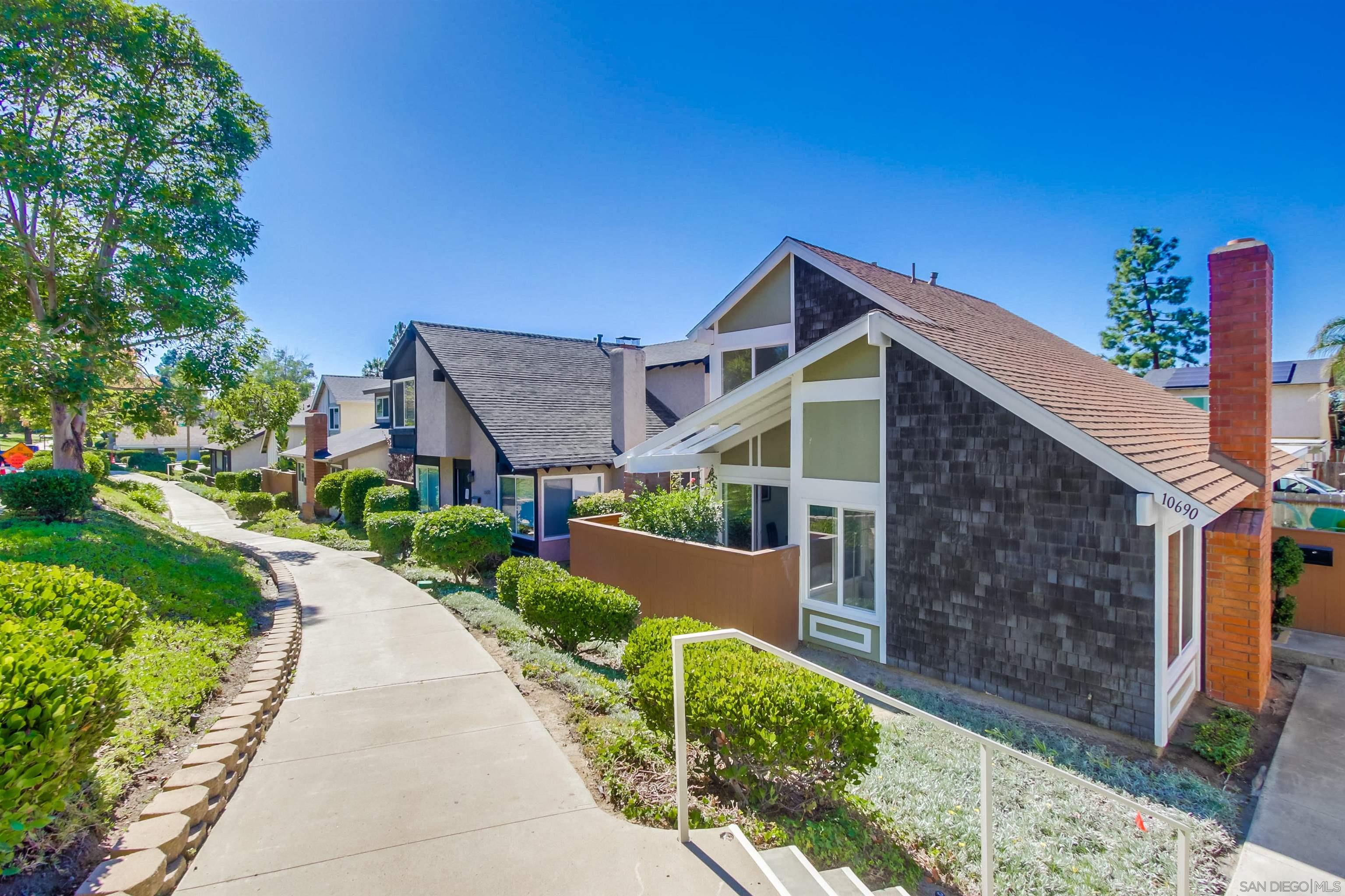 Detail Gallery Image 2 of 52 For 10690  Esmeraldas Drive, San Diego,  CA 92124 - 3 Beds | 1/1 Baths