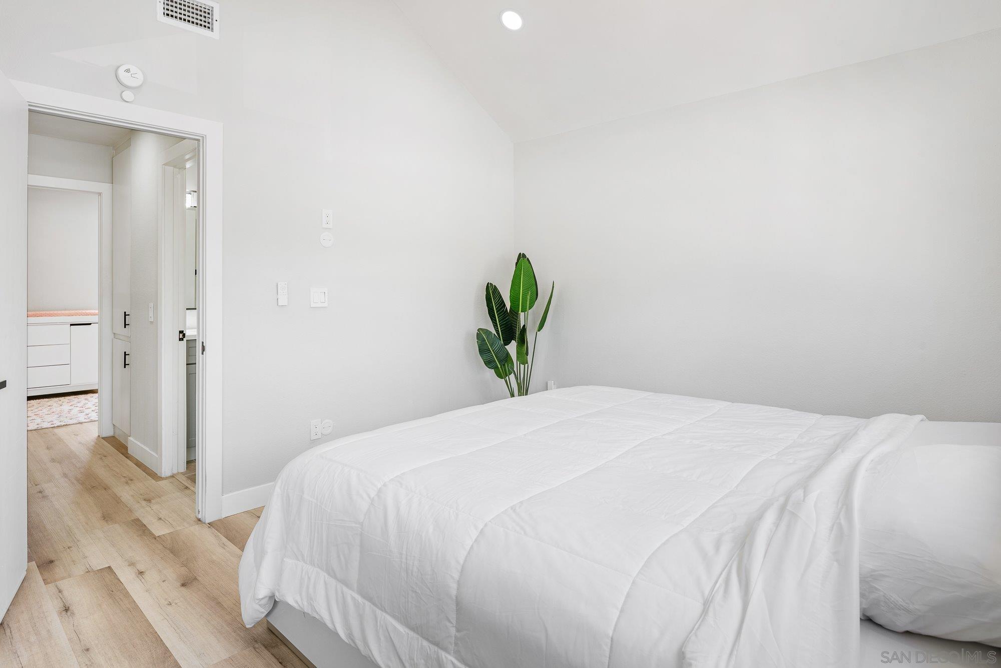 Detail Gallery Image 25 of 52 For 10690  Esmeraldas Drive, San Diego,  CA 92124 - 3 Beds | 1/1 Baths