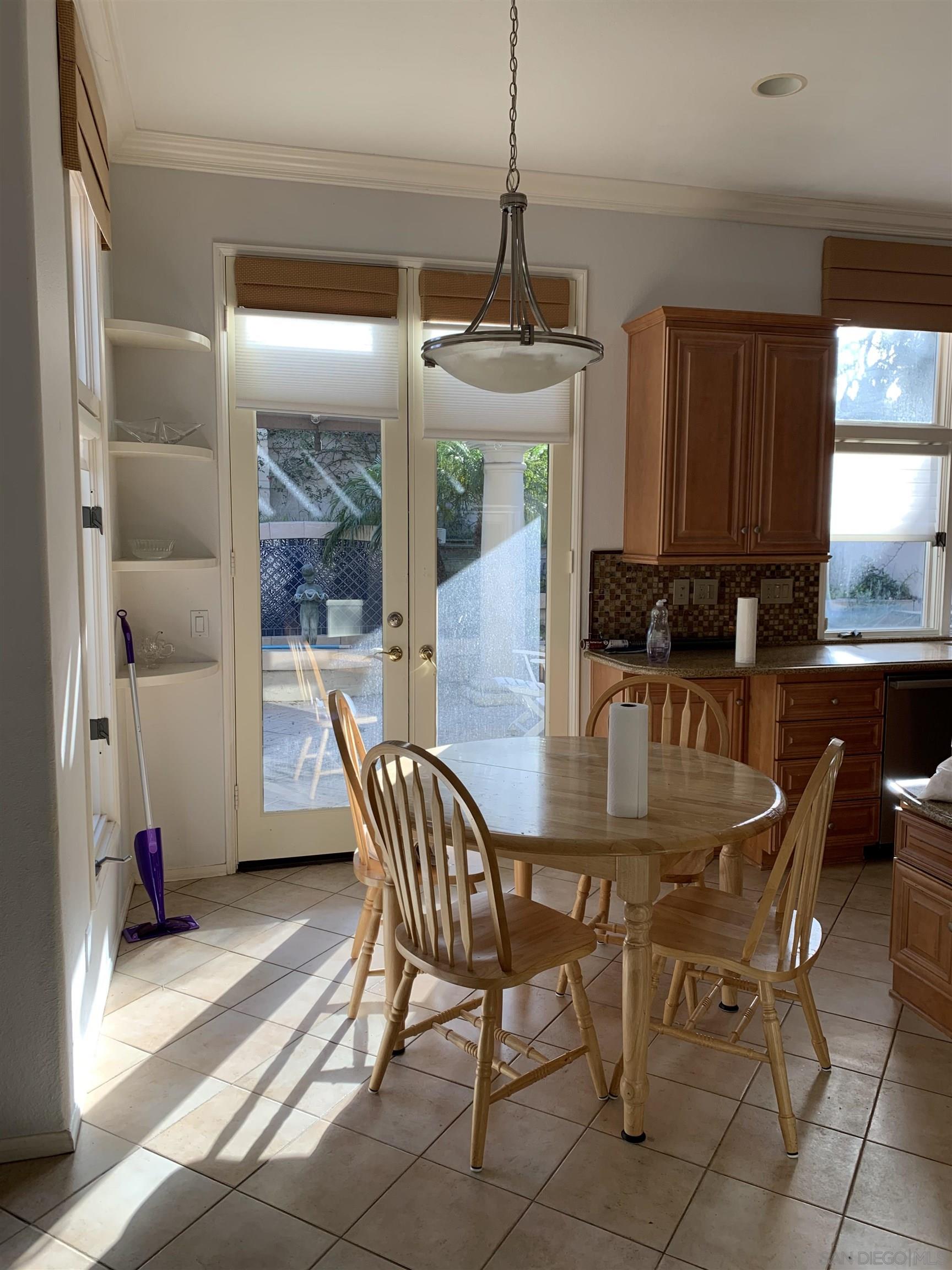 Detail Gallery Image 15 of 29 For 9797  Keeneland, La Jolla,  CA 92037 - 4 Beds | 3/1 Baths