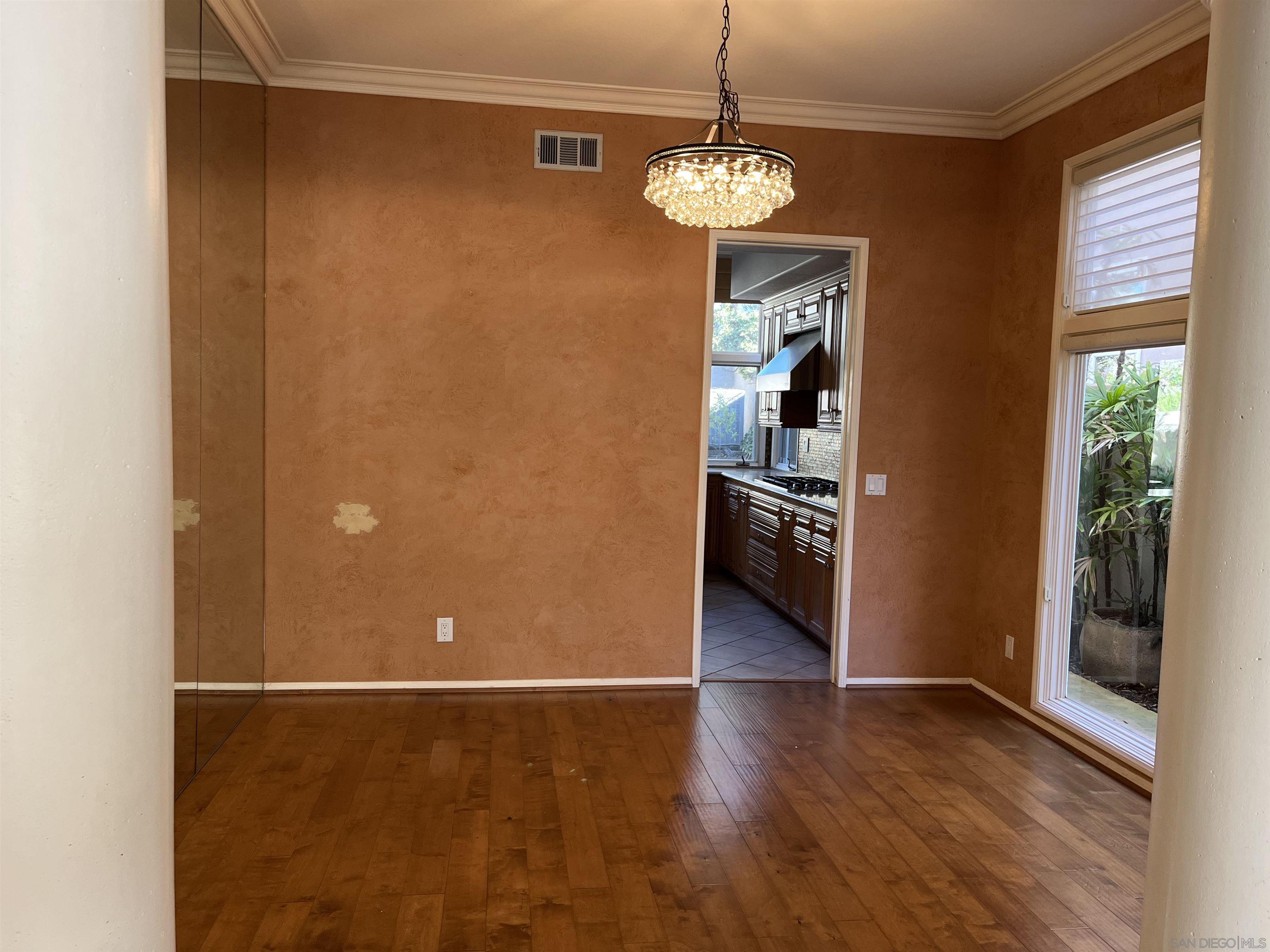 Detail Gallery Image 4 of 29 For 9797  Keeneland, La Jolla,  CA 92037 - 4 Beds | 3/1 Baths