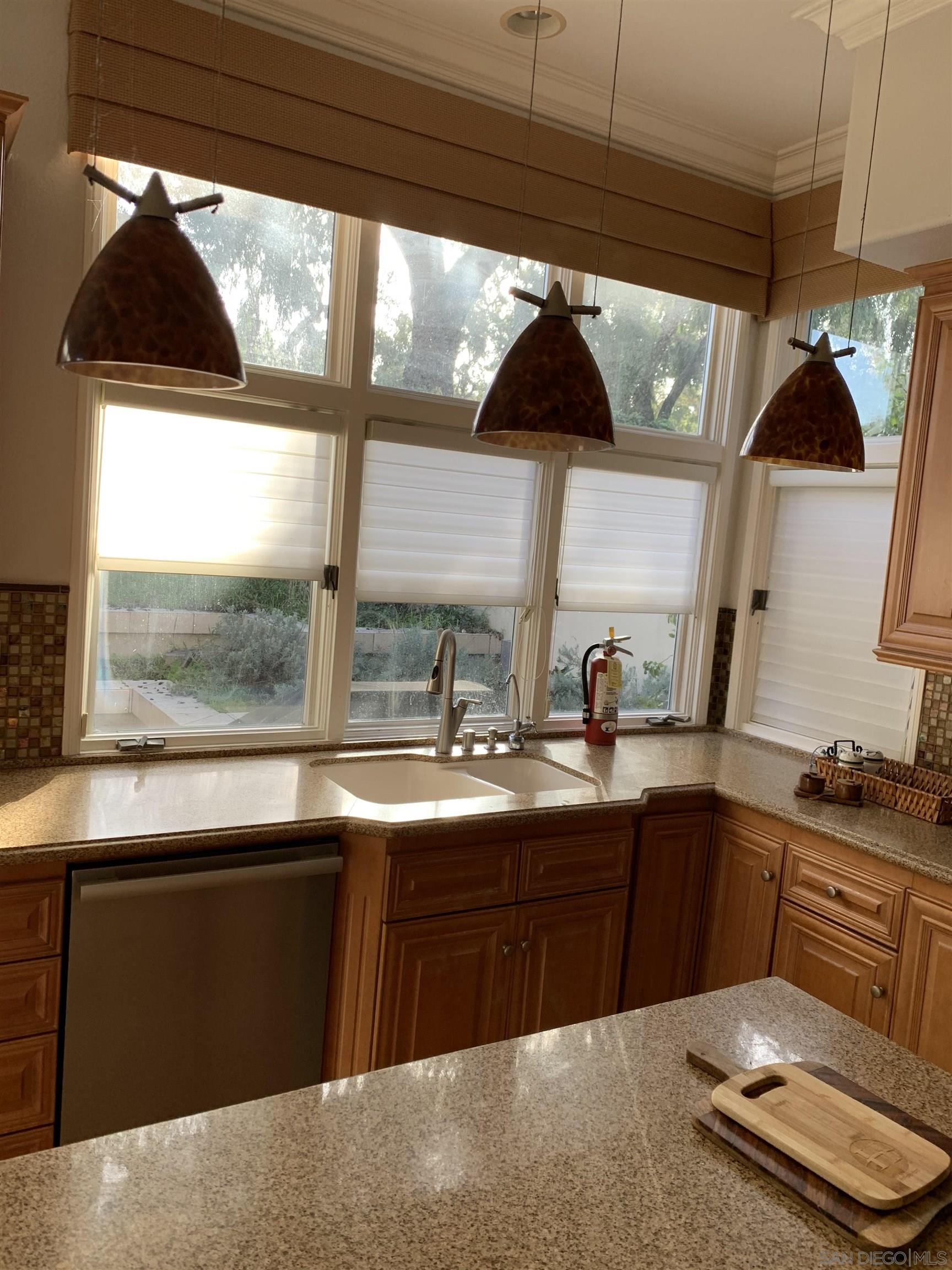 Detail Gallery Image 7 of 29 For 9797  Keeneland, La Jolla,  CA 92037 - 4 Beds | 3/1 Baths