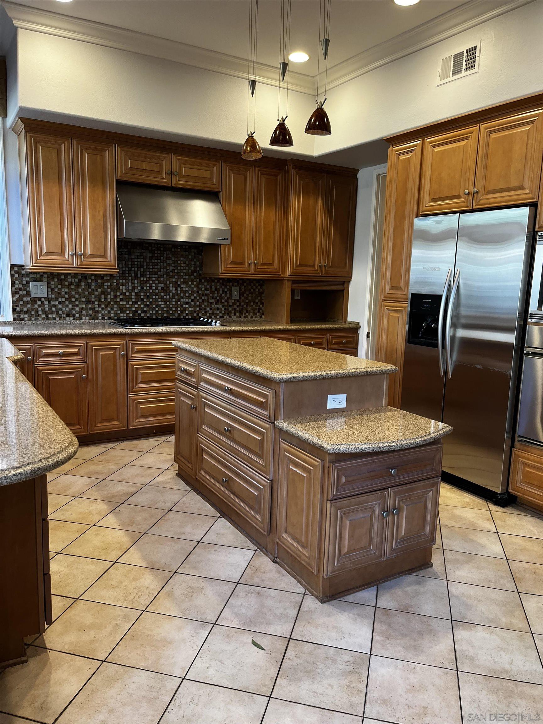 Detail Gallery Image 8 of 29 For 9797  Keeneland, La Jolla,  CA 92037 - 4 Beds | 3/1 Baths