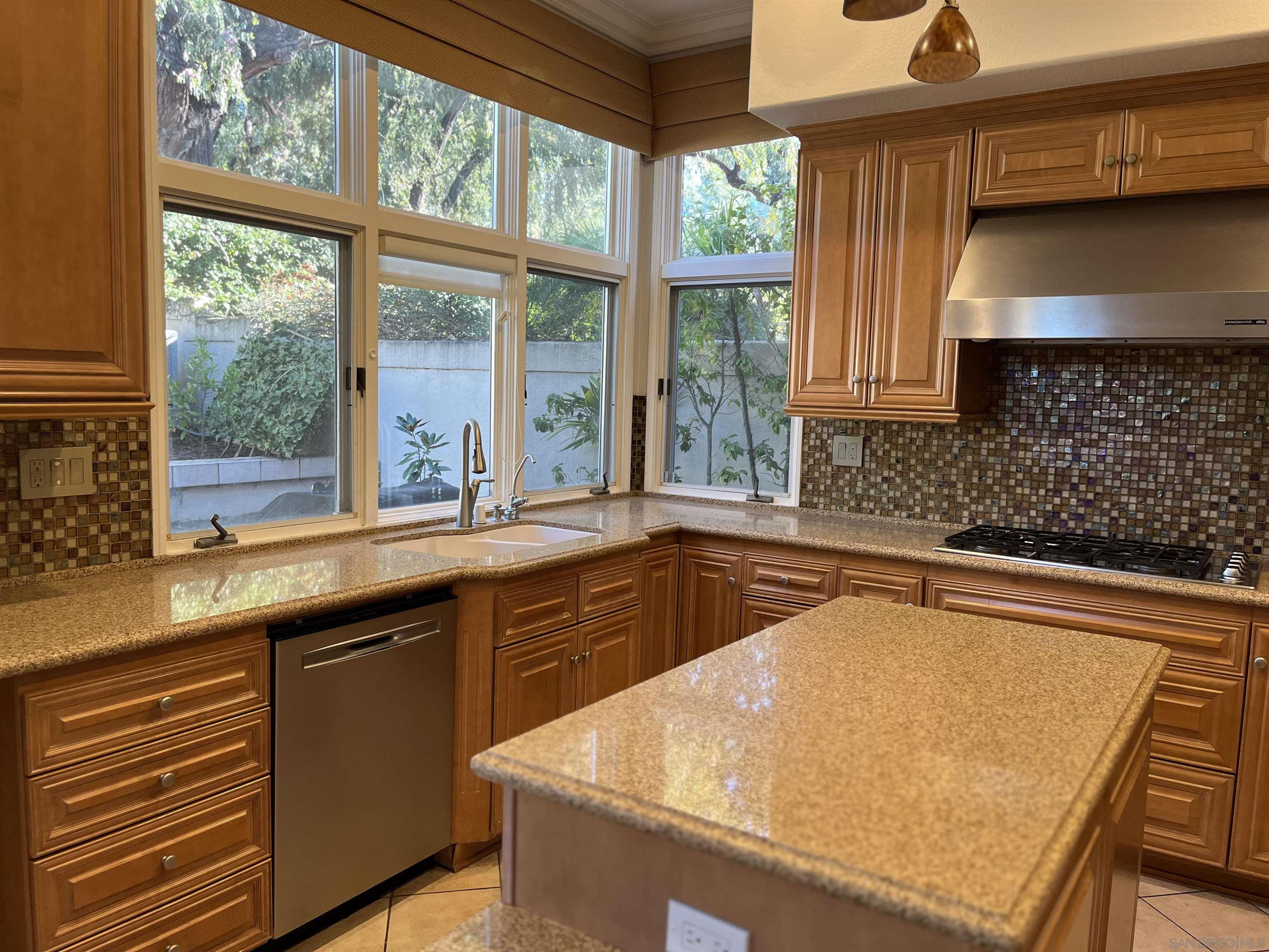 Detail Gallery Image 10 of 29 For 9797  Keeneland, La Jolla,  CA 92037 - 4 Beds | 3/1 Baths