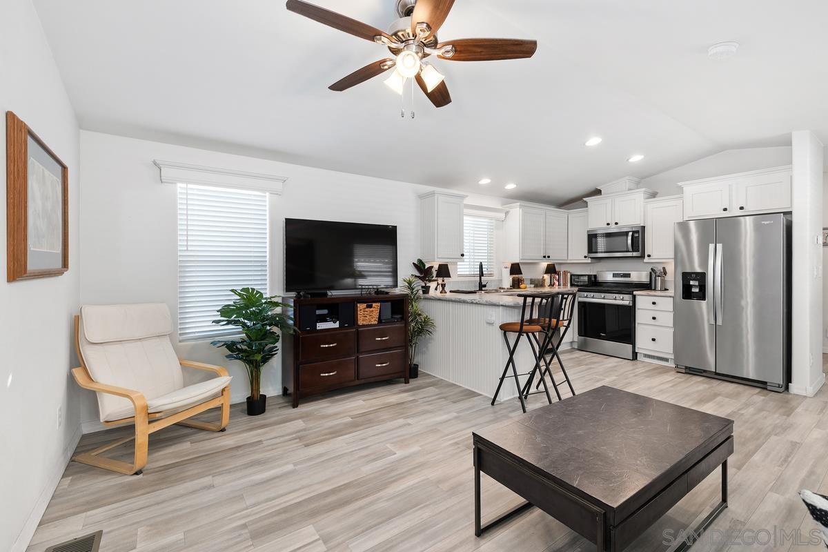 Detail Gallery Image 6 of 28 For 8545  Mission Gorge Rd  Spc 336a,  Santee,  CA 92071 - 1 Beds | 1/1 Baths