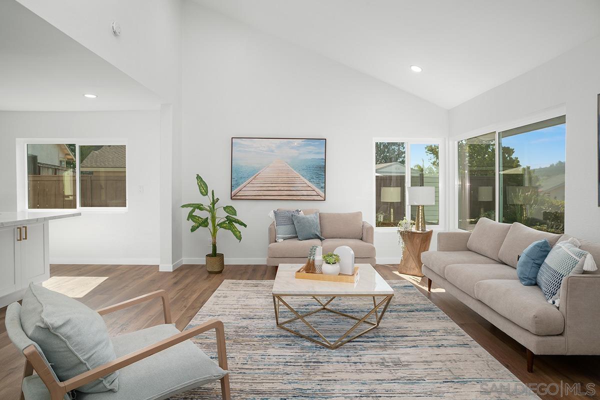 Detail Gallery Image 7 of 22 For 4566  Hancock Cir, Oceanside,  CA 92056 - 4 Beds | 3 Baths