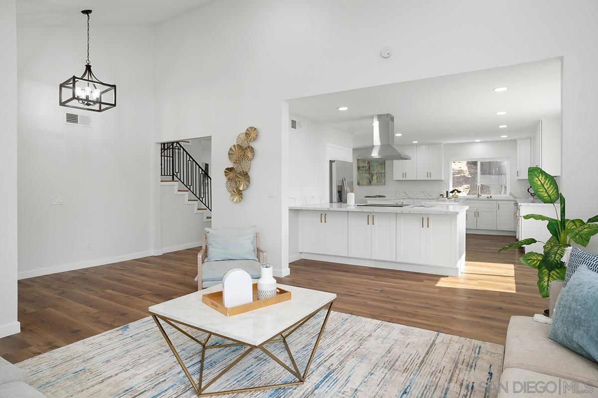 Detail Gallery Image 8 of 22 For 4566  Hancock Cir, Oceanside,  CA 92056 - 4 Beds | 3 Baths