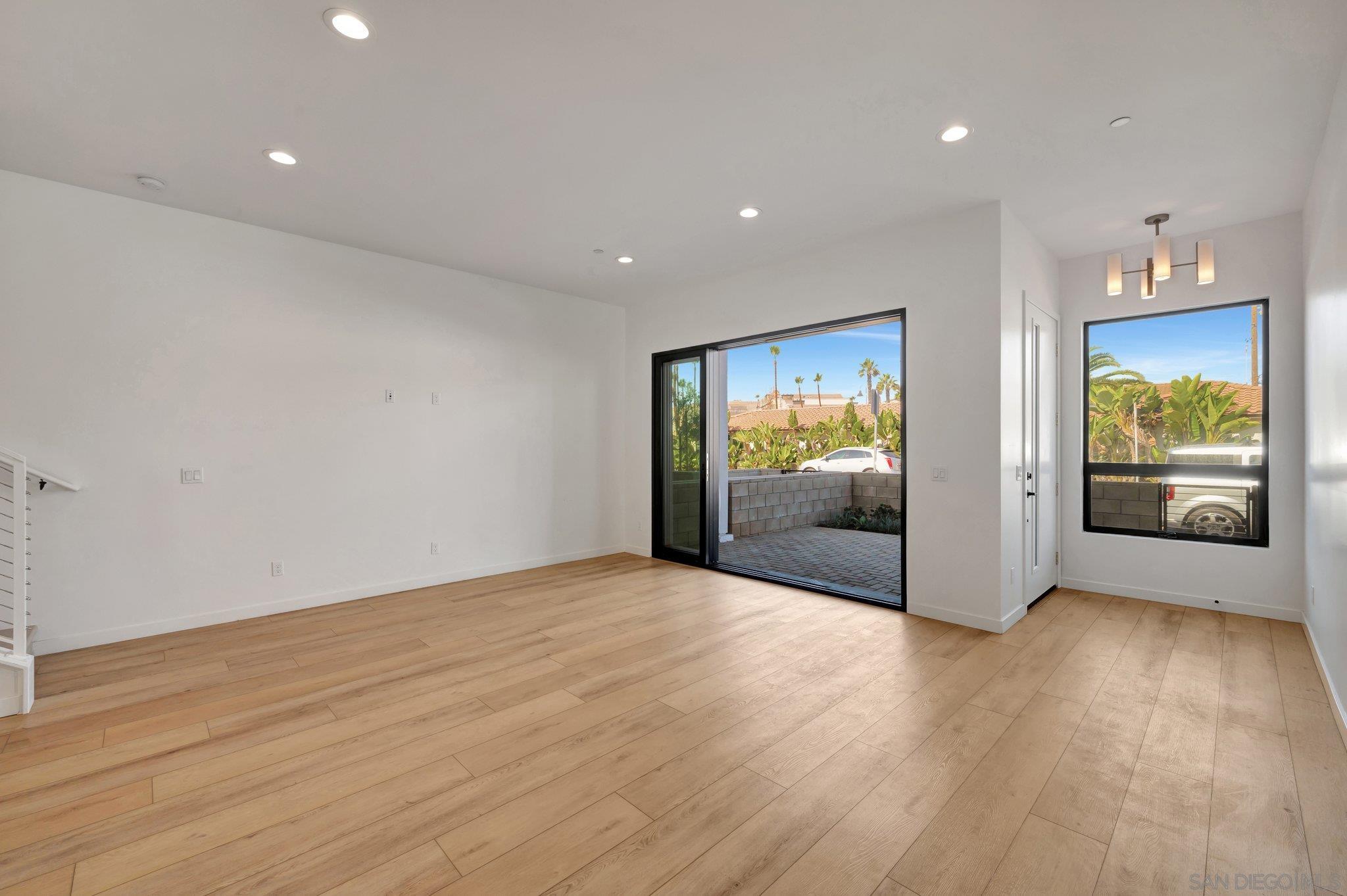 Detail Gallery Image 4 of 52 For 109  Daisy Ave, Imperial Beach,  CA 91932 - 3 Beds | 3/1 Baths