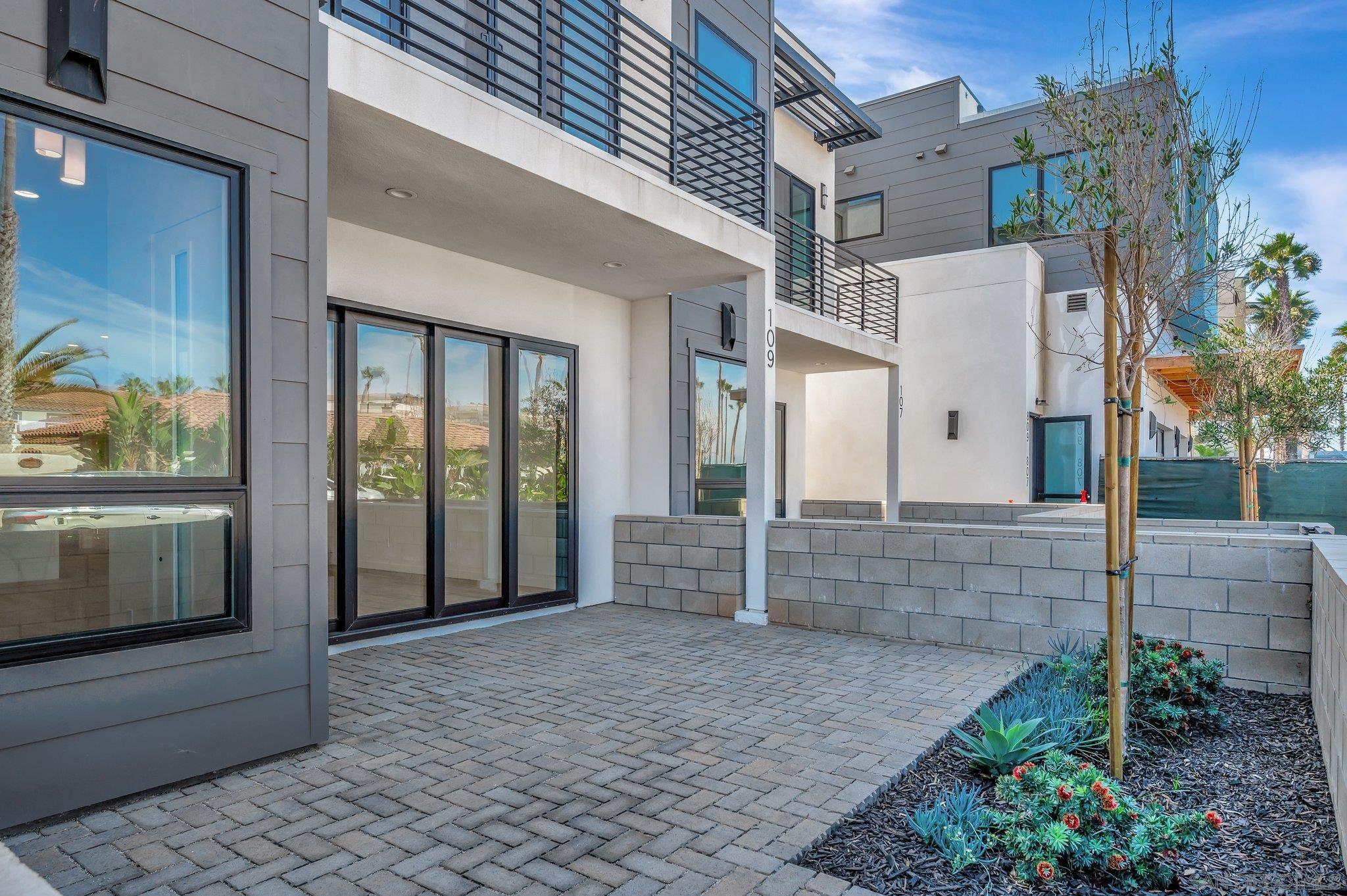 Detail Gallery Image 6 of 52 For 109  Daisy Ave, Imperial Beach,  CA 91932 - 3 Beds | 3/1 Baths