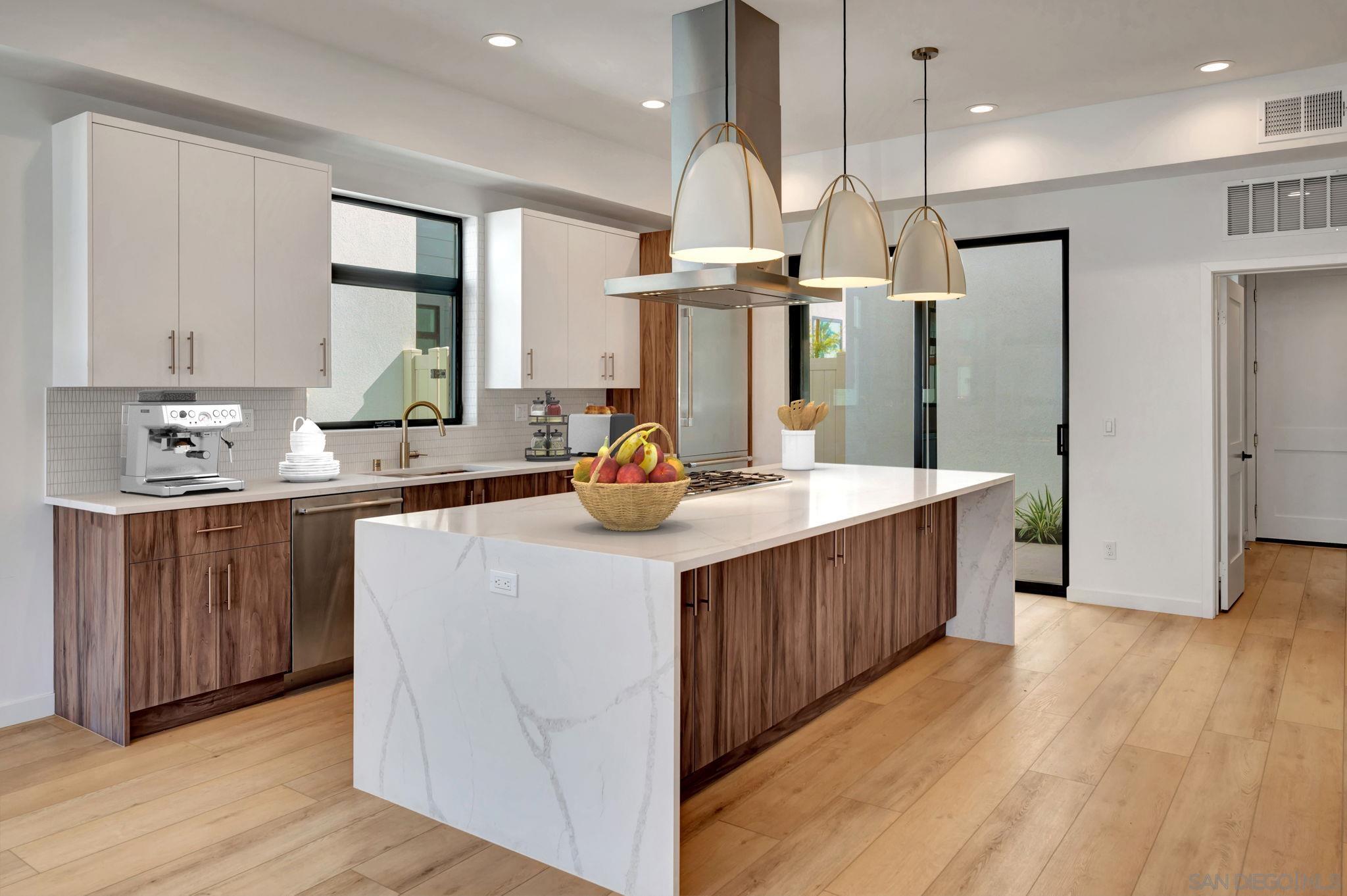 Detail Gallery Image 7 of 52 For 109  Daisy Ave, Imperial Beach,  CA 91932 - 3 Beds | 3/1 Baths