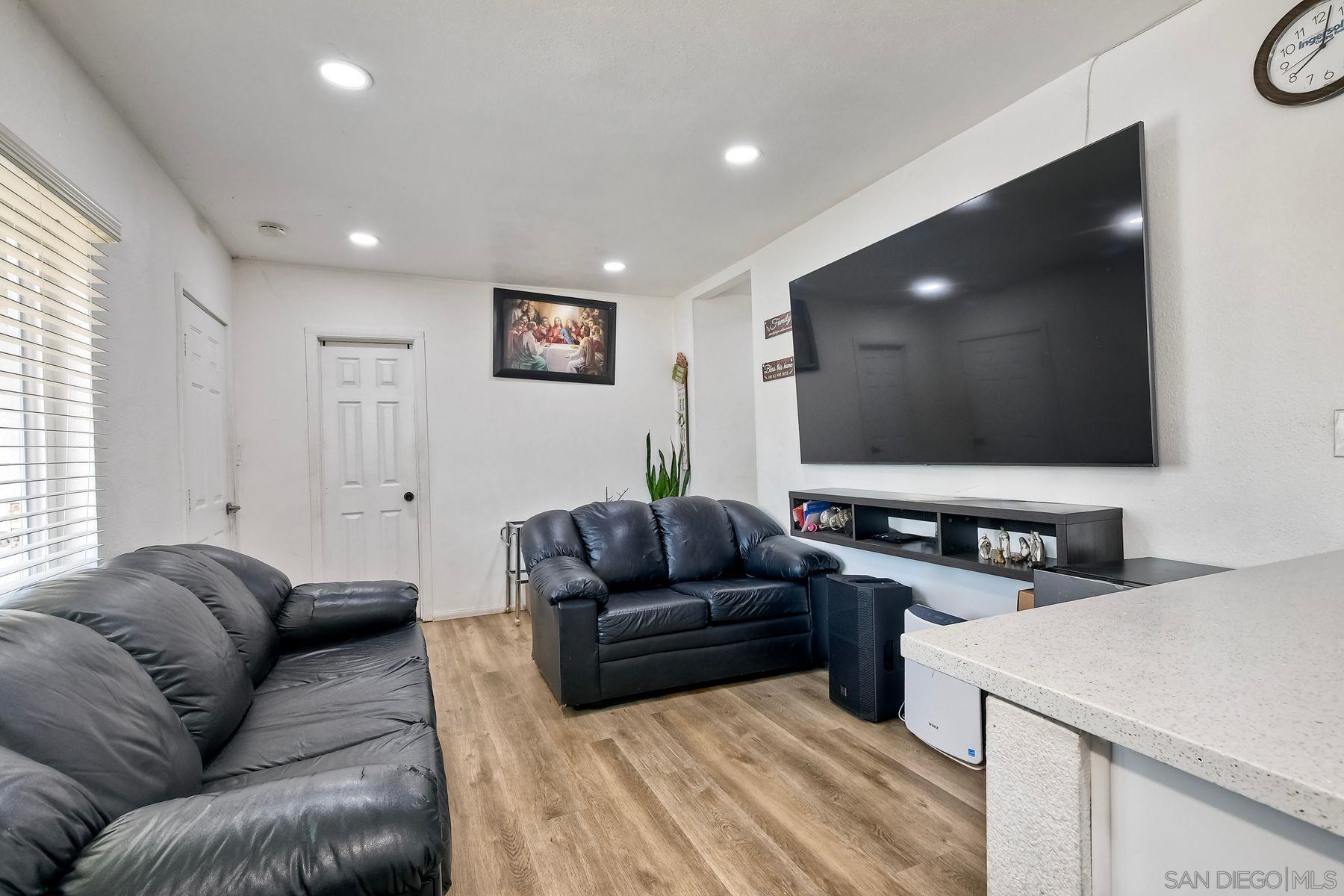 Detail Gallery Image 12 of 29 For 325  Gloria St, San Diego,  CA 92113 - 3 Beds | 2 Baths