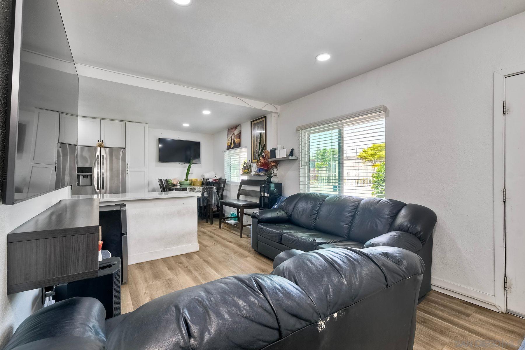 Detail Gallery Image 14 of 29 For 325  Gloria St, San Diego,  CA 92113 - 3 Beds | 2 Baths