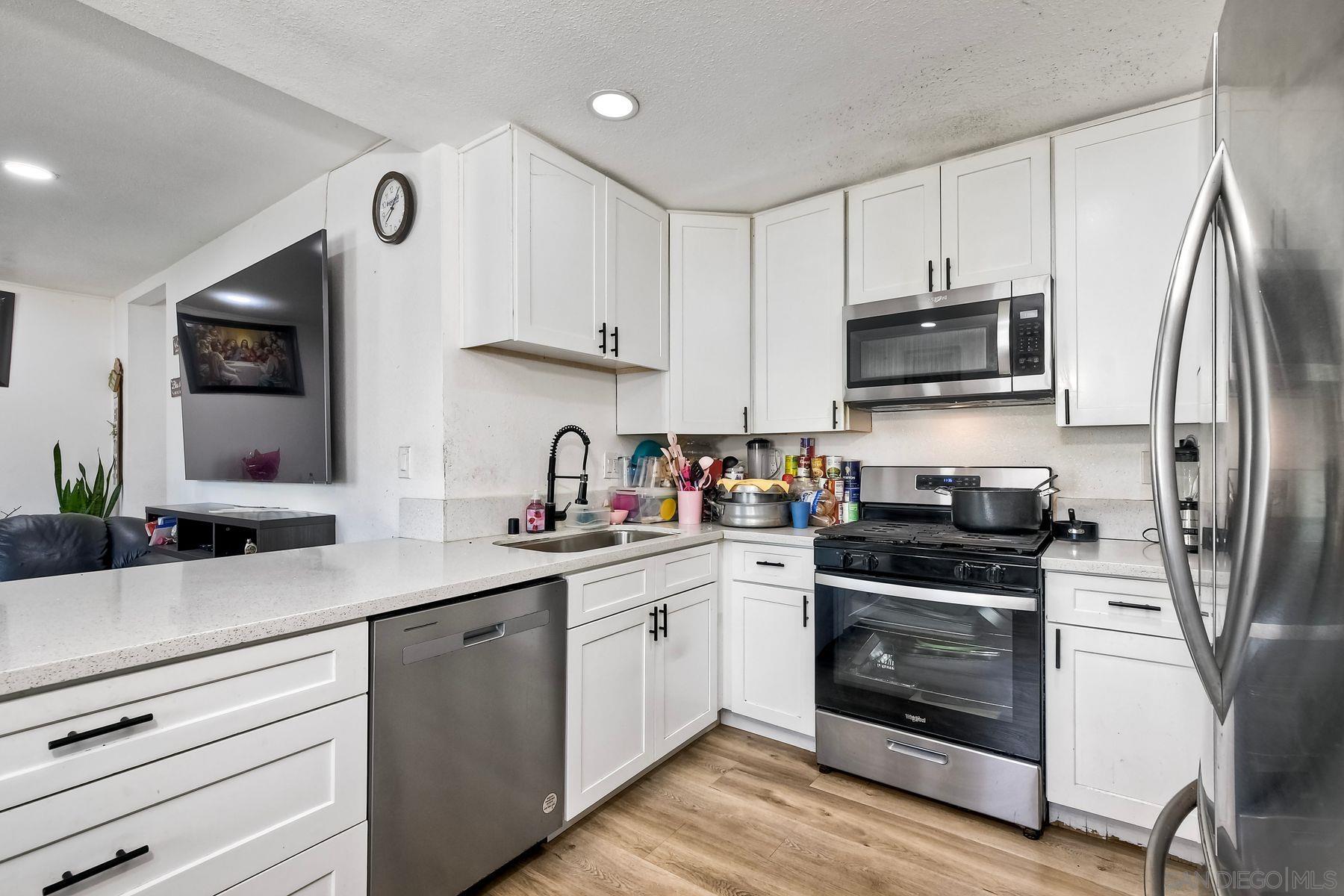 Detail Gallery Image 16 of 29 For 325  Gloria St, San Diego,  CA 92113 - 3 Beds | 2 Baths