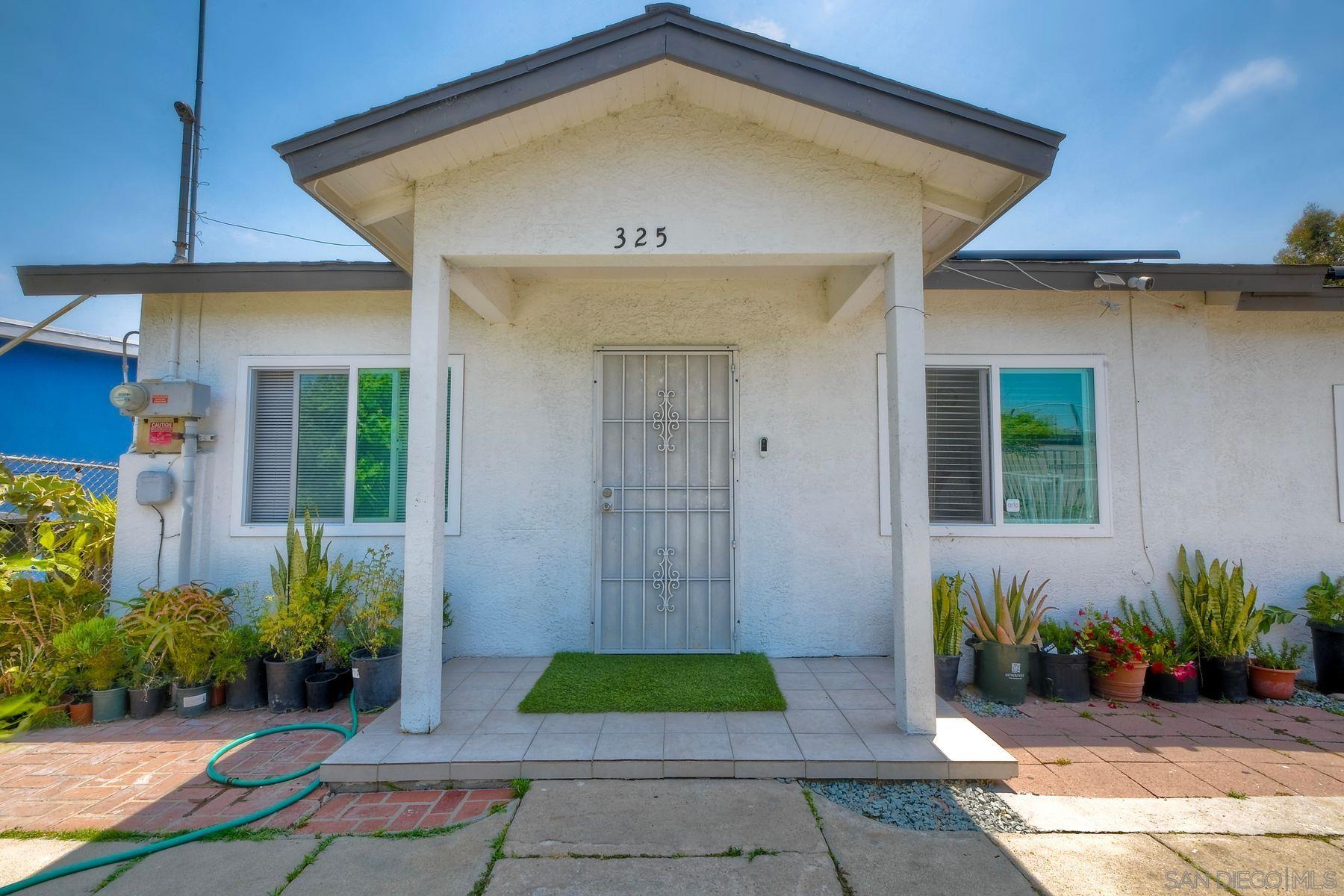 Detail Gallery Image 6 of 29 For 325  Gloria St, San Diego,  CA 92113 - 3 Beds | 2 Baths