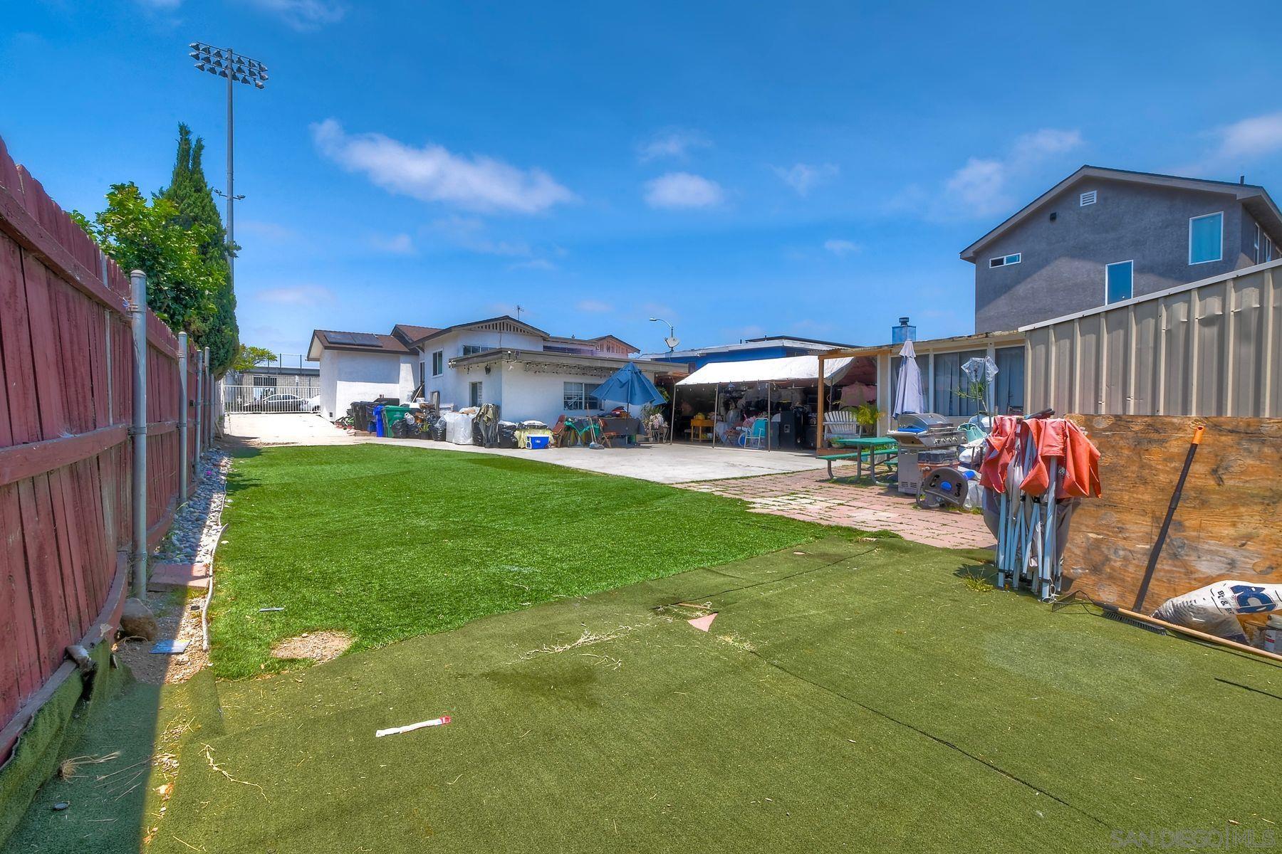 Detail Gallery Image 9 of 29 For 325  Gloria St, San Diego,  CA 92113 - 3 Beds | 2 Baths