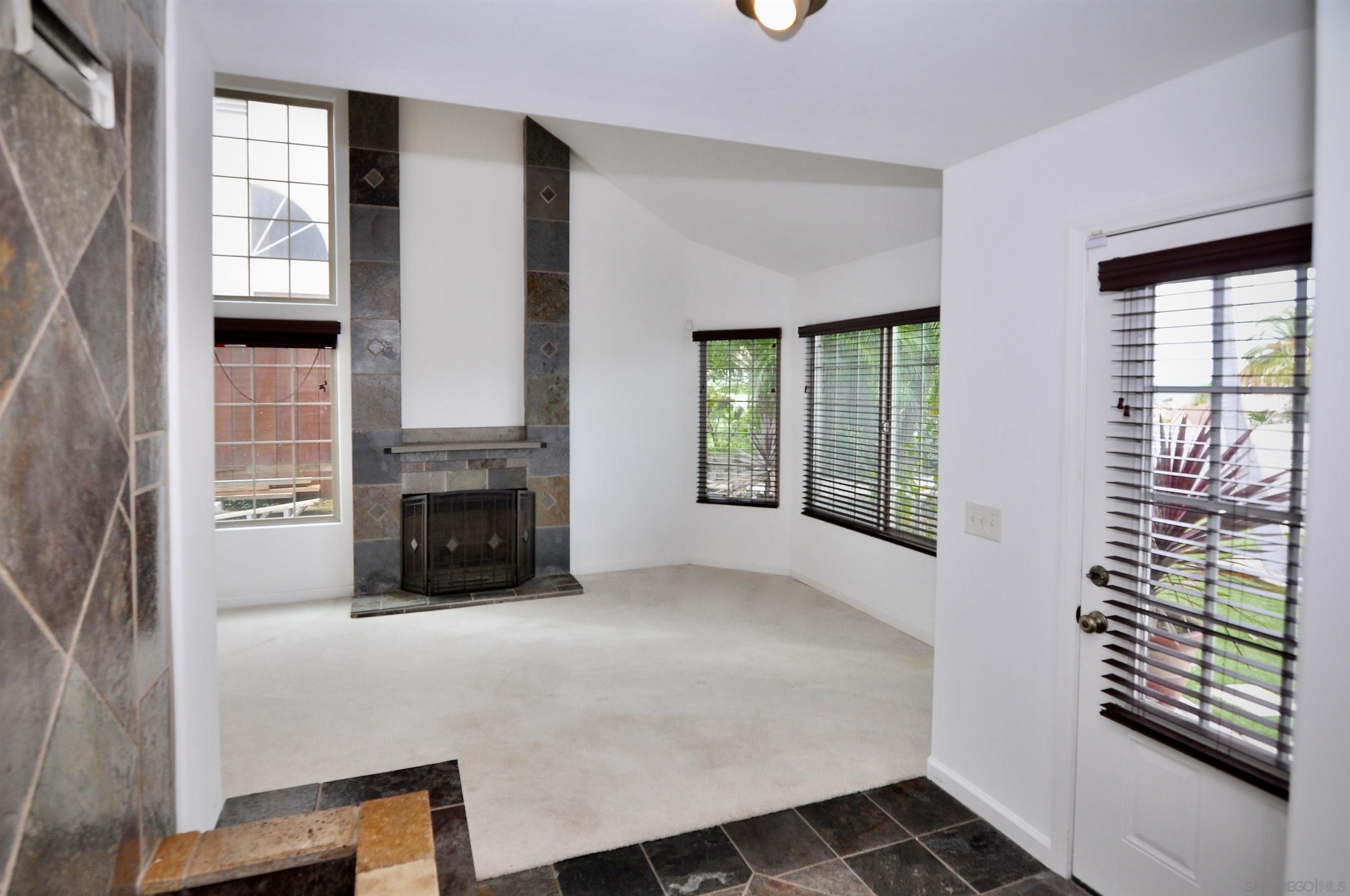 Detail Gallery Image 2 of 43 For 1400  Darwin Dr, Oceanside,  CA 92056 - 5 Beds | 4 Baths