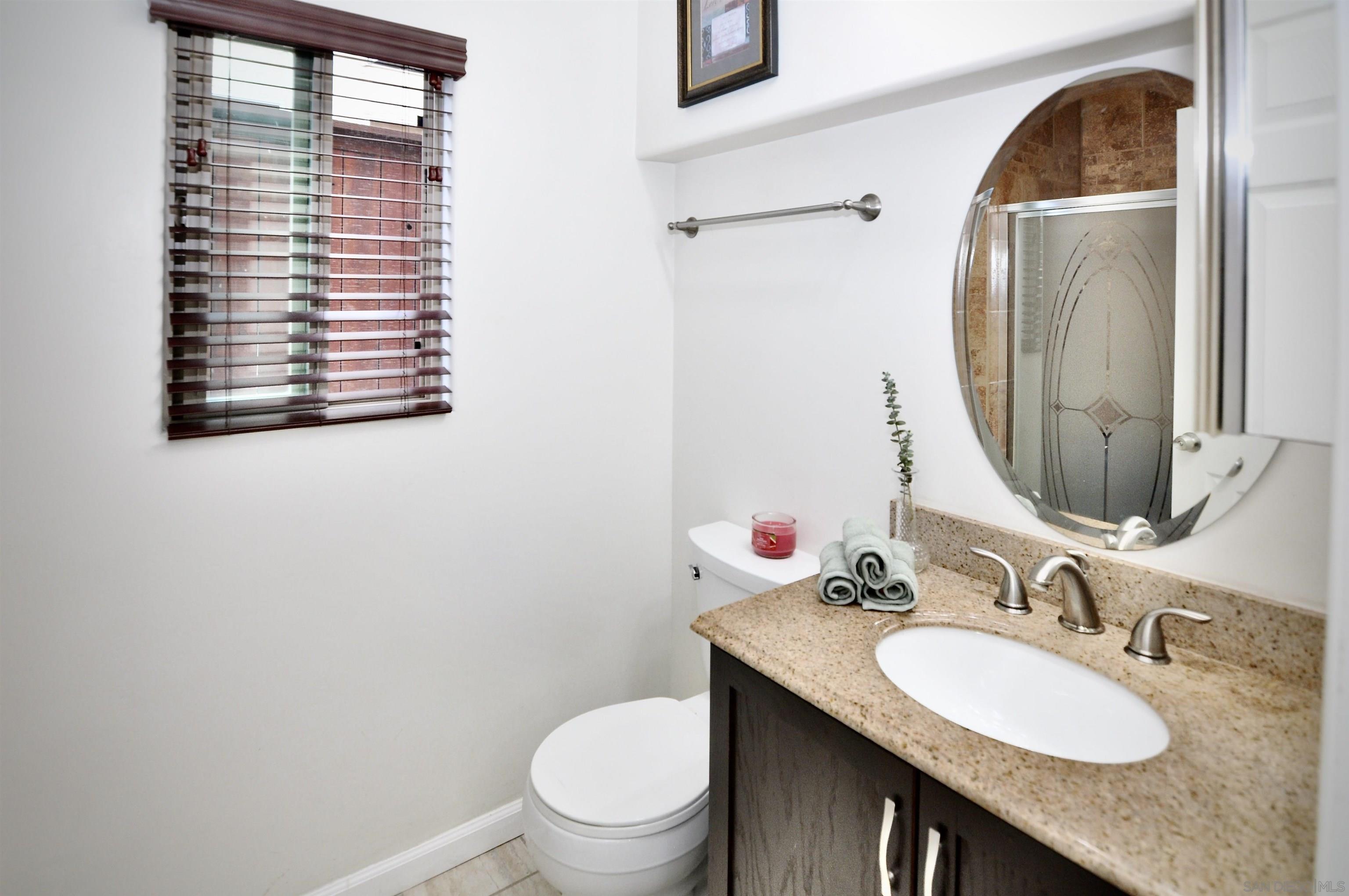 Detail Gallery Image 12 of 43 For 1400  Darwin Dr, Oceanside,  CA 92056 - 5 Beds | 4 Baths