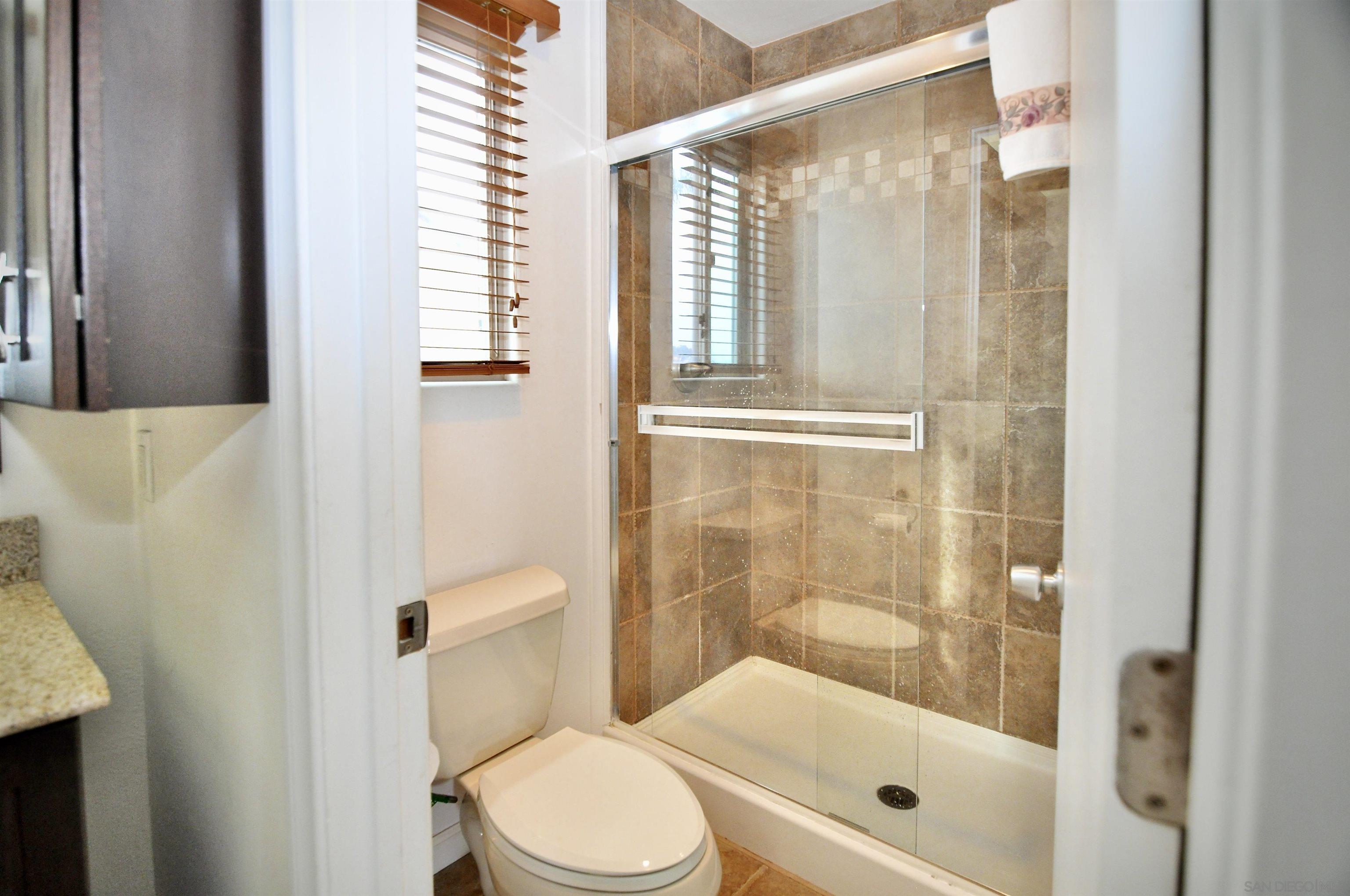 Detail Gallery Image 18 of 43 For 1400  Darwin Dr, Oceanside,  CA 92056 - 5 Beds | 4 Baths