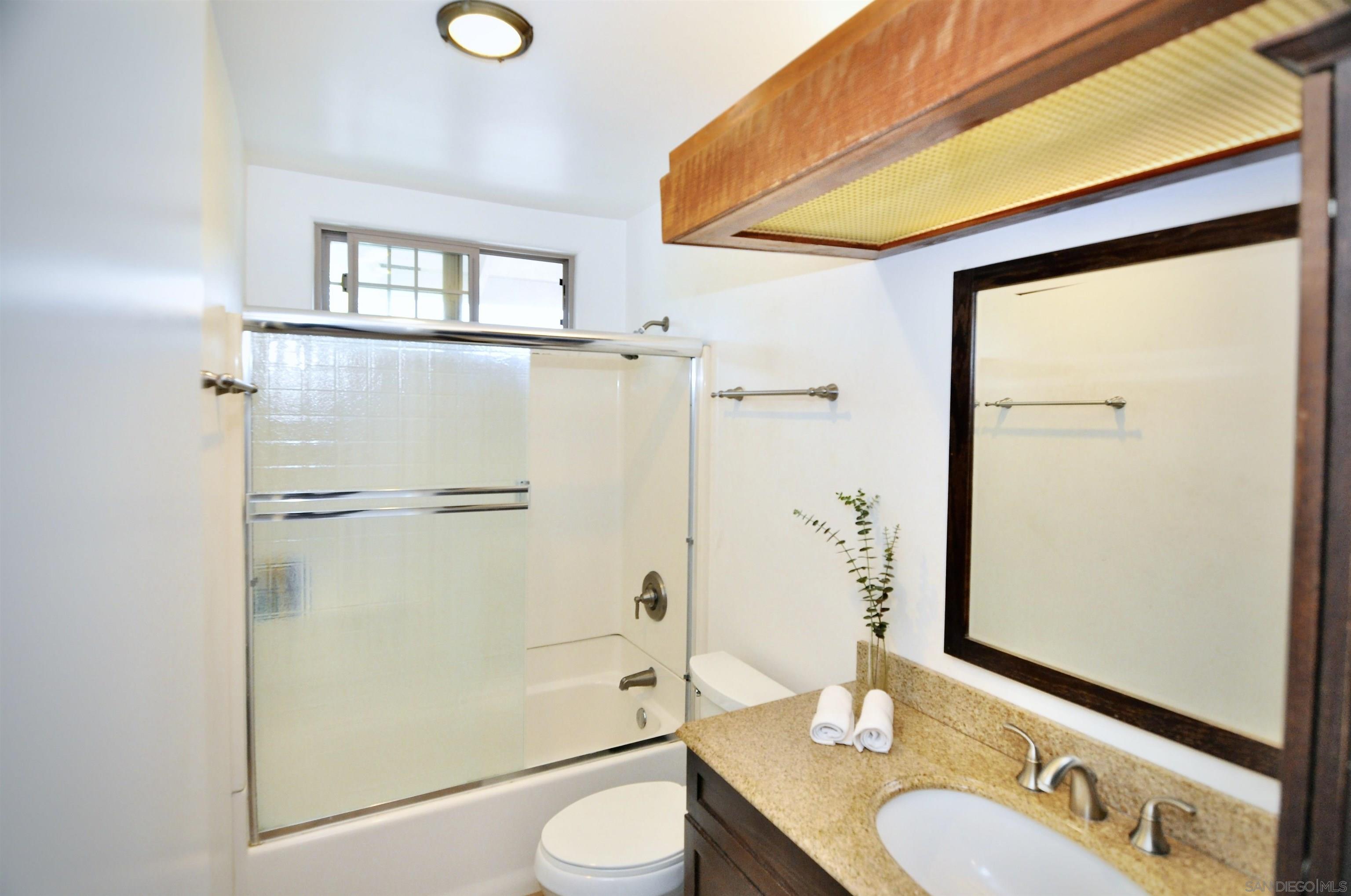 Detail Gallery Image 20 of 43 For 1400  Darwin Dr, Oceanside,  CA 92056 - 5 Beds | 4 Baths