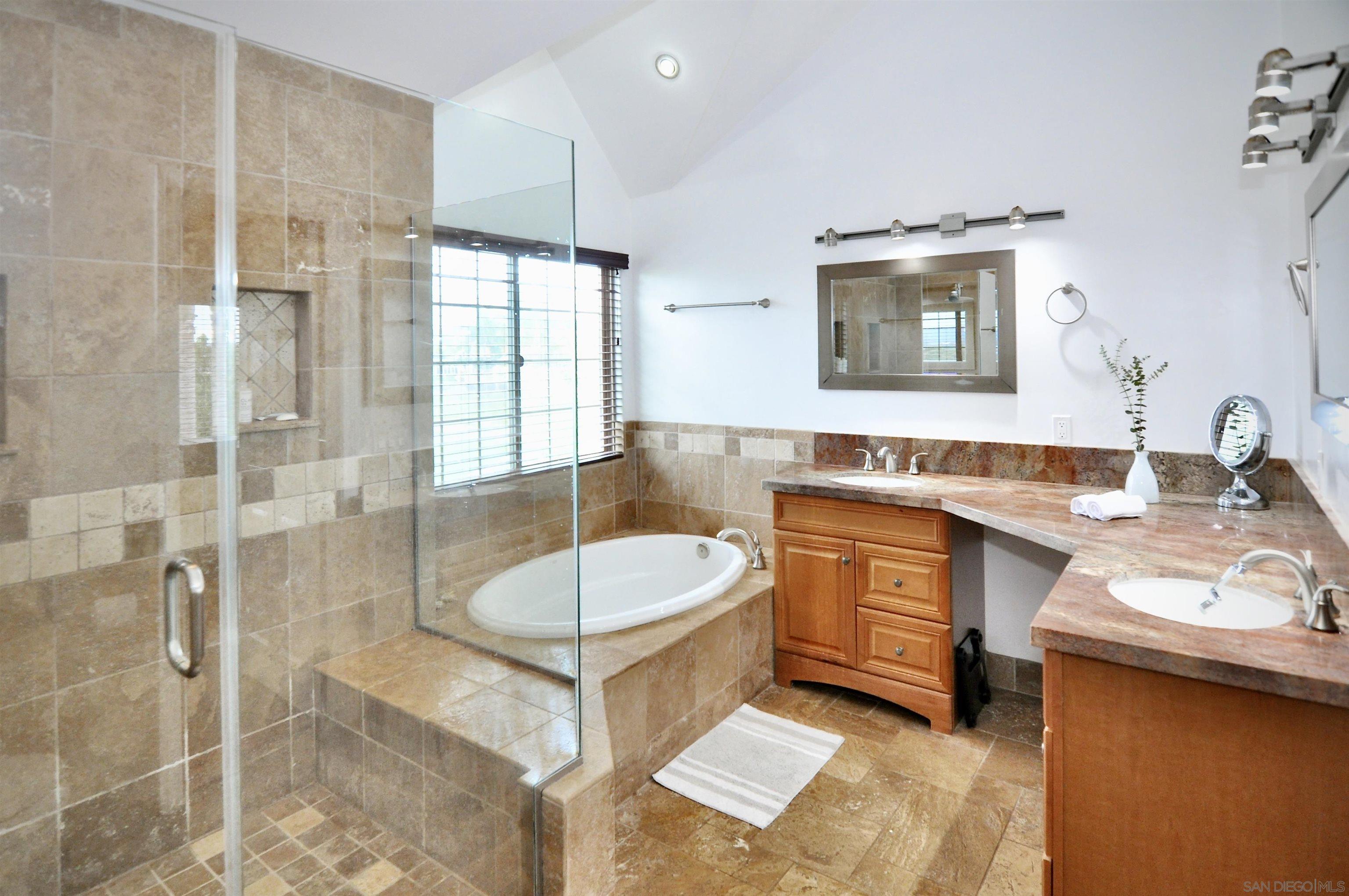 Detail Gallery Image 27 of 43 For 1400  Darwin Dr, Oceanside,  CA 92056 - 5 Beds | 4 Baths